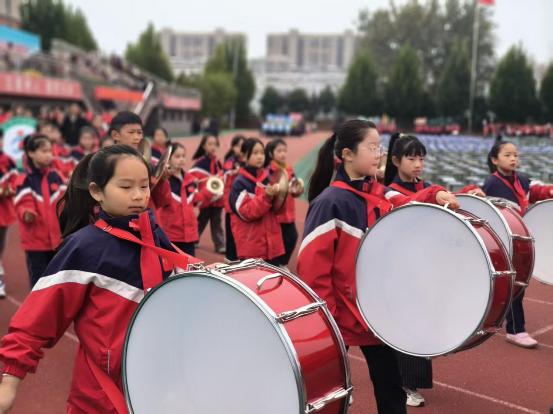 关工委牵头促传承 五老薪火润校园——闵现祥助力泗县运河街道中心学校鼓乐队成长 (14)