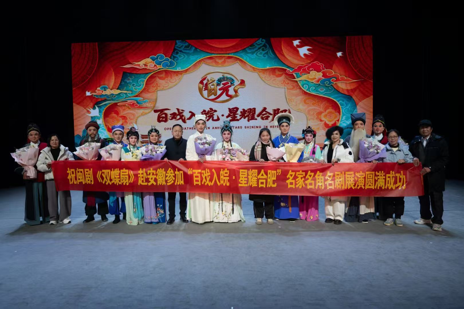 一群人站在涂鸦墙前

AI 生成的内容可能不正确。