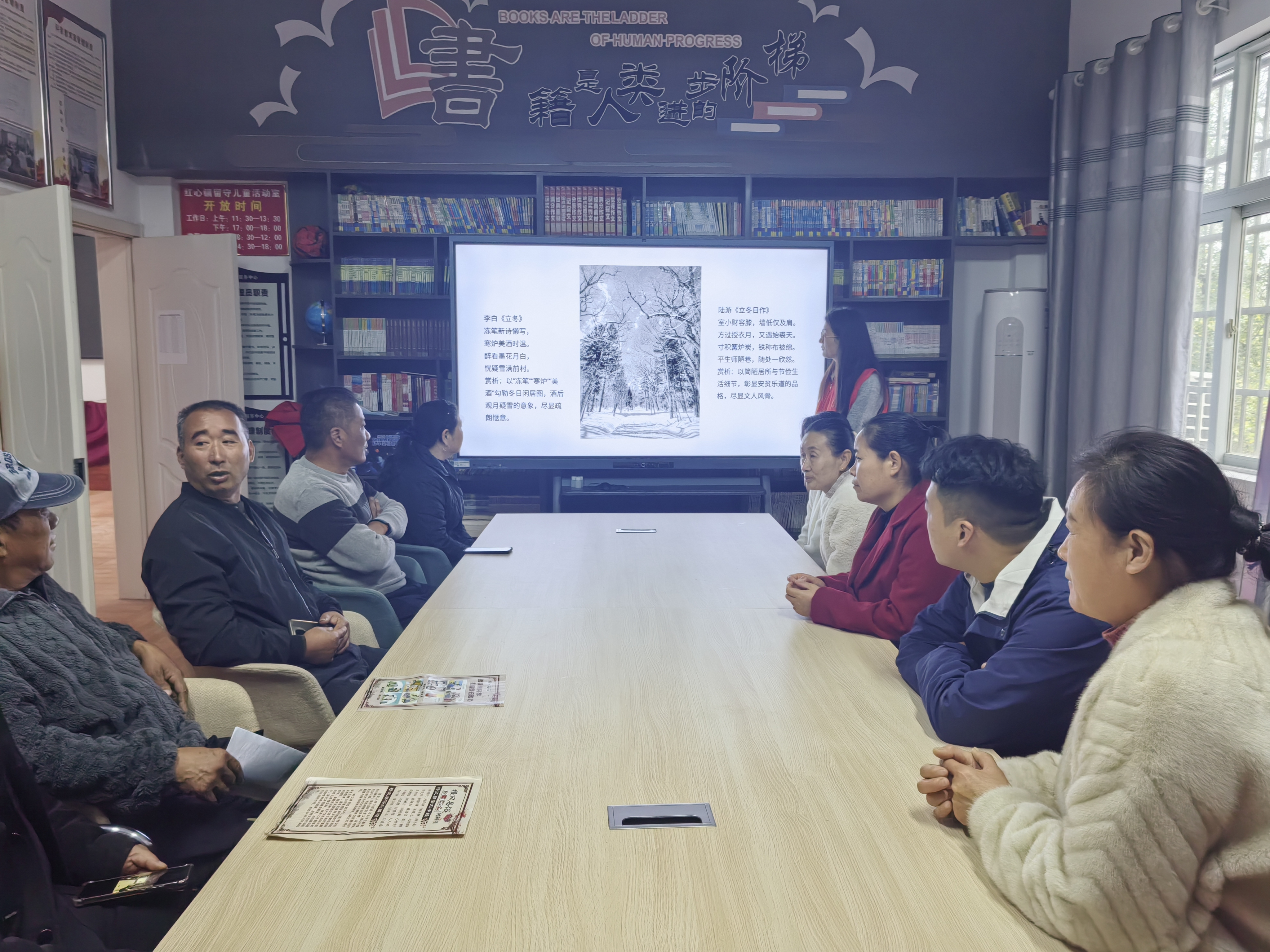 凤阳县红心镇开展“立冬诵诗词 文脉传冬韵”宣传活动 (3).jpg