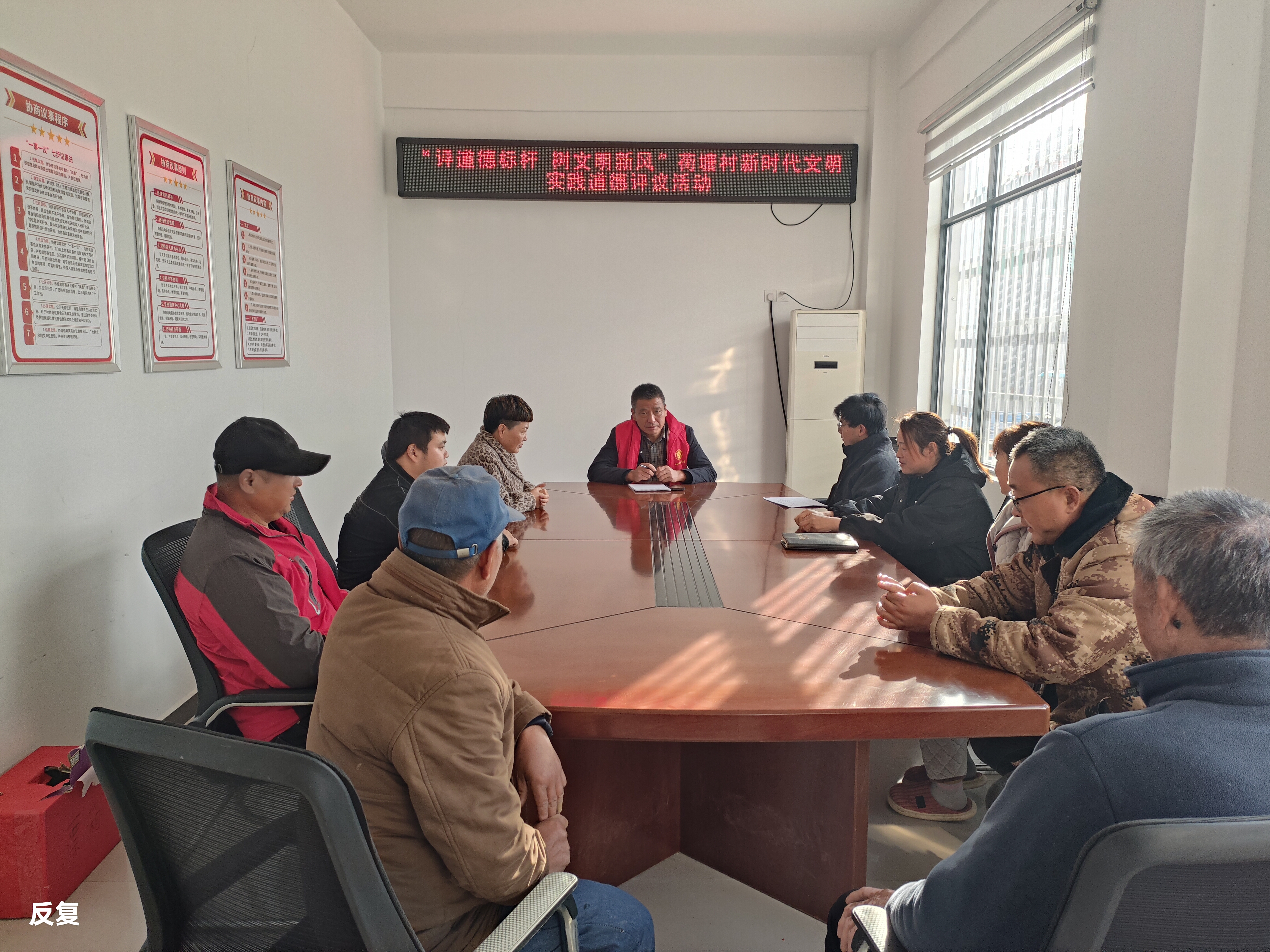 红心镇荷塘村新时代文明实践站开展“评道德标杆 树文明新风”道德评议活动.jpg