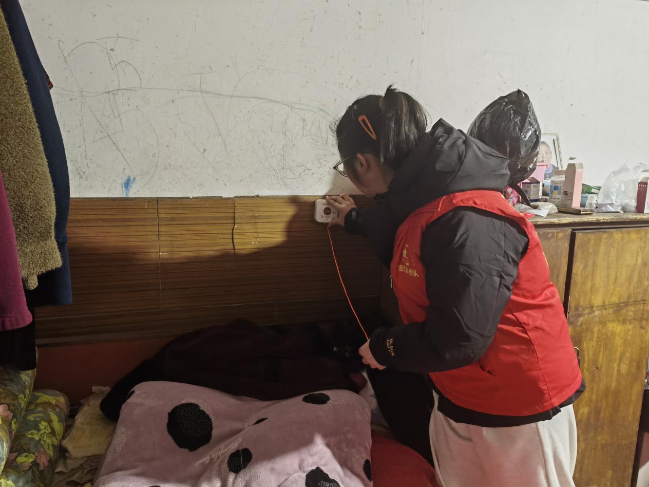 临淮关镇淮宁社区开展“关爱零距离 情暖老人心”志愿服务活动1