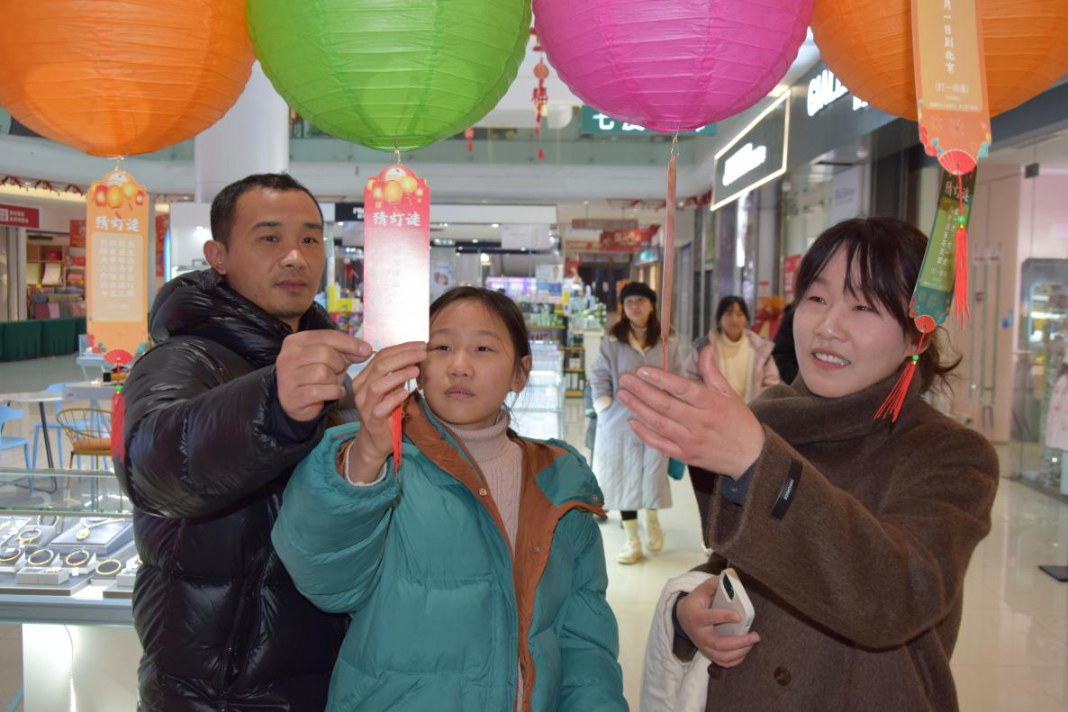 2025年2月11日，阜阳市司法局、临泉县人大常委会、临泉县司法局在临泉县沣泽悦城购物广场联合举办阜阳市暨临泉县第八届“法治红灯笼 照亮千万家”活动1+牛涛+13965563511