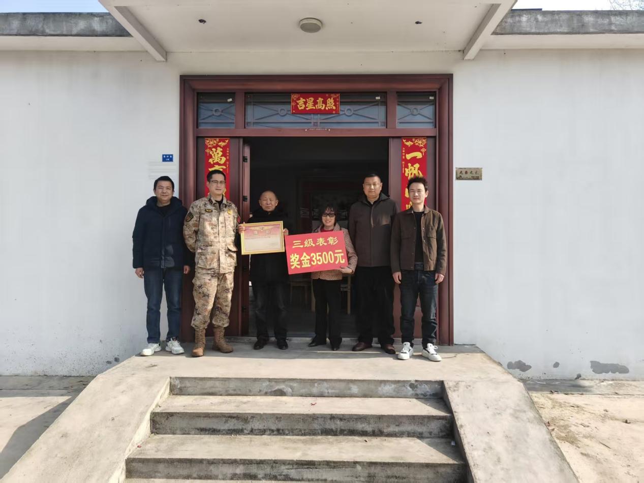 54e80ffa2c1cabe5c00bd5cfd4449f9