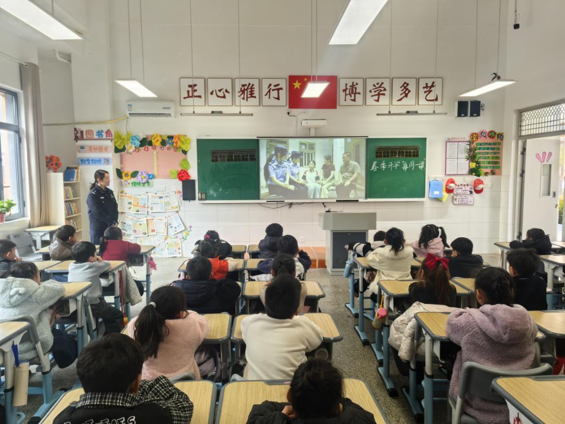 aaefe2d14bb161e3b207828ced736e5f