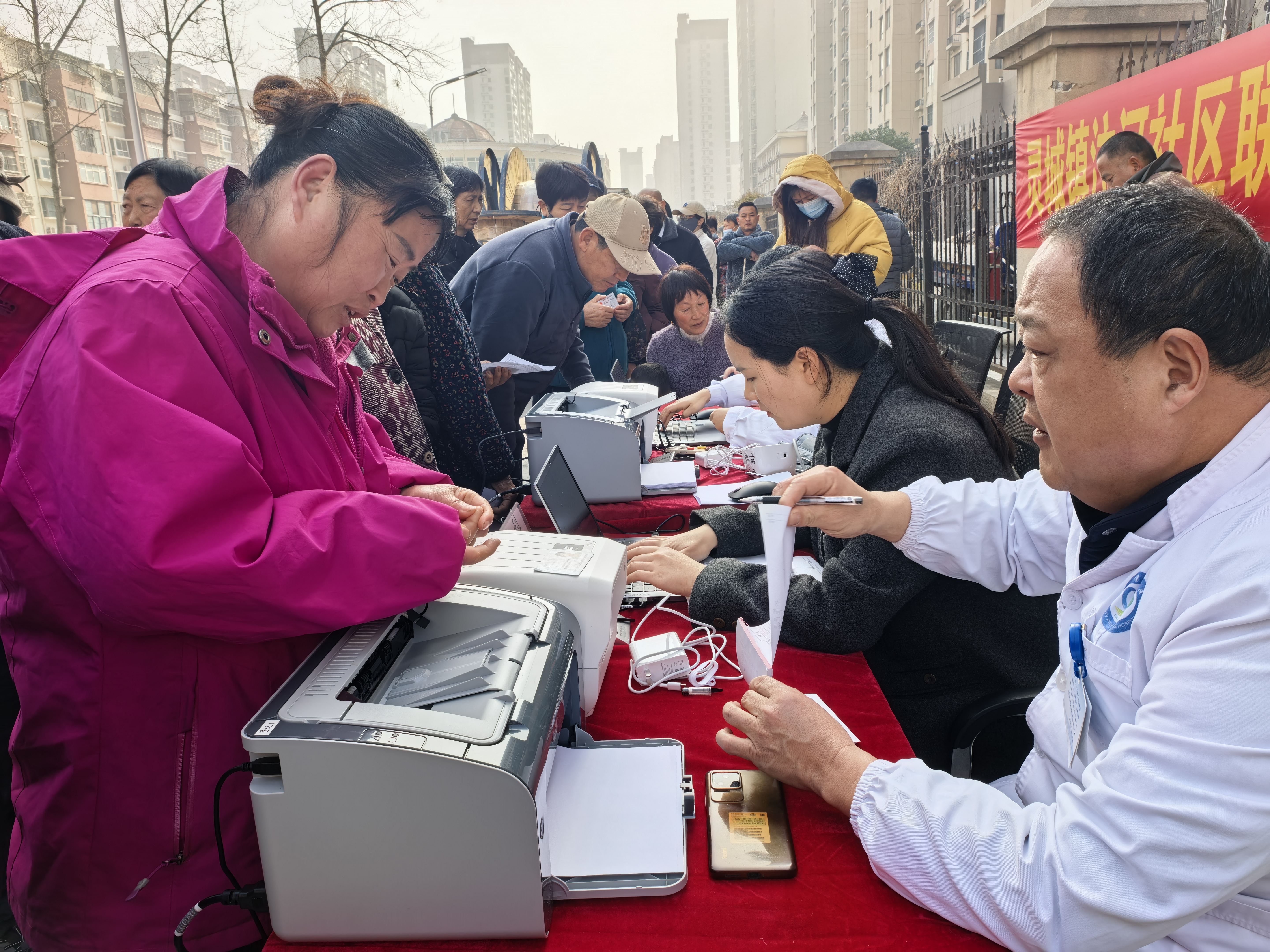 县医院联合义诊