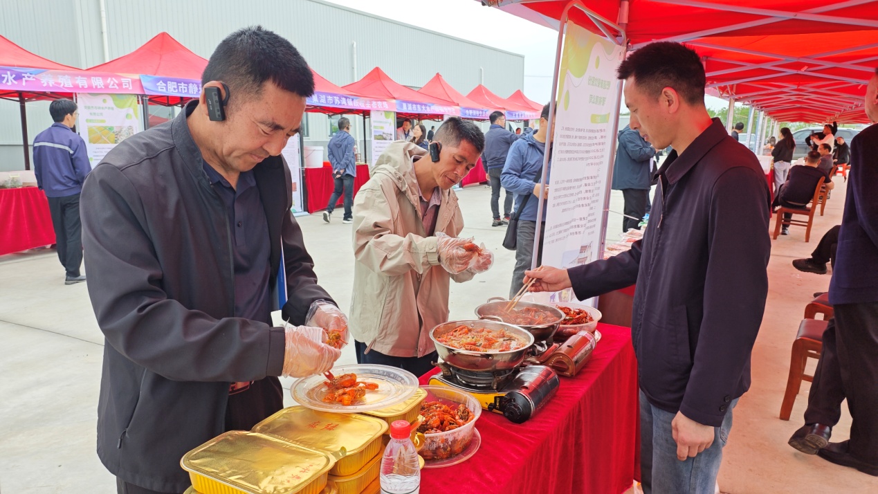 4月10日，泥河镇农产品检测站参观 (1).jpg
