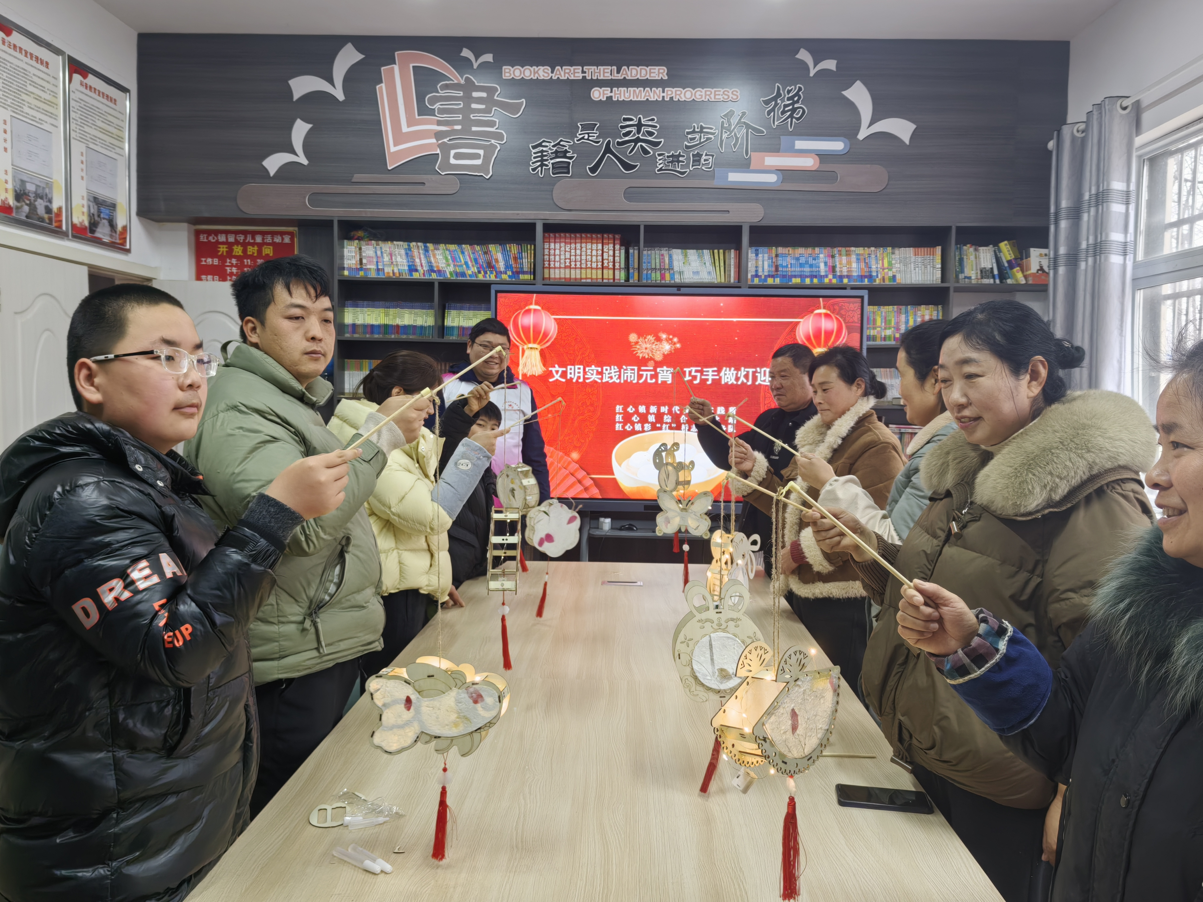 红心镇：文明实践闹元宵 巧手做灯迎佳节.jpg