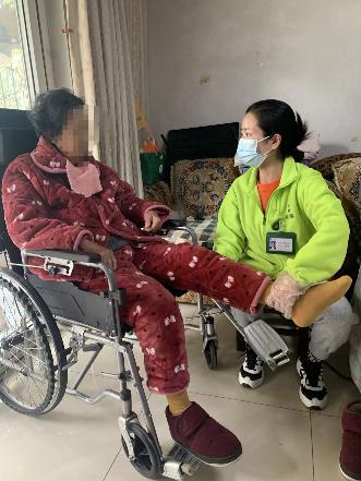 \\clicshnas01\Userdata\16100453\Desktop\陕西长护险\护理机构上门为失能老人服务2.jpg