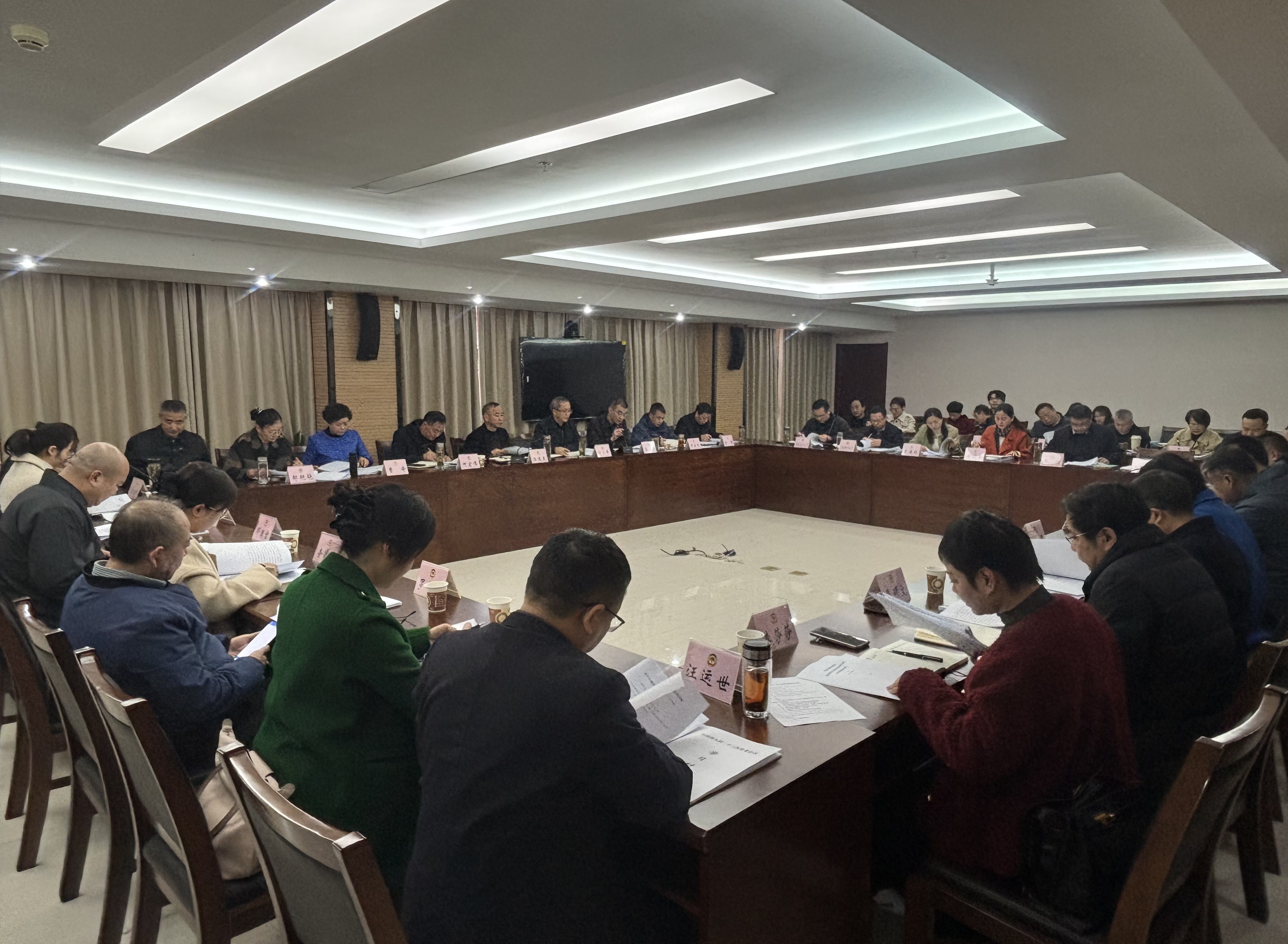 区政协九届二十三次常委会议召开1.jpg