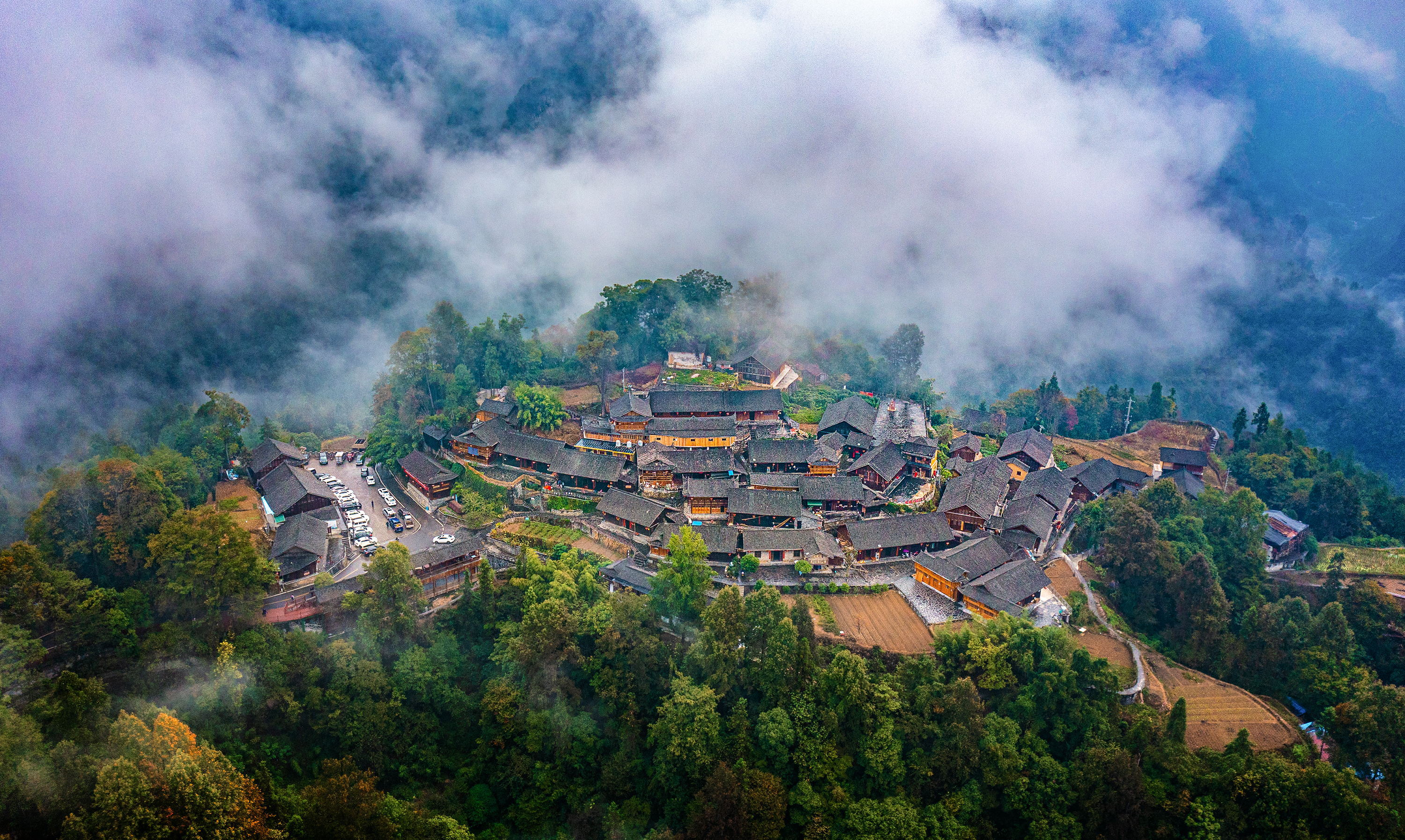 十八洞村全景鸟瞰图2.png