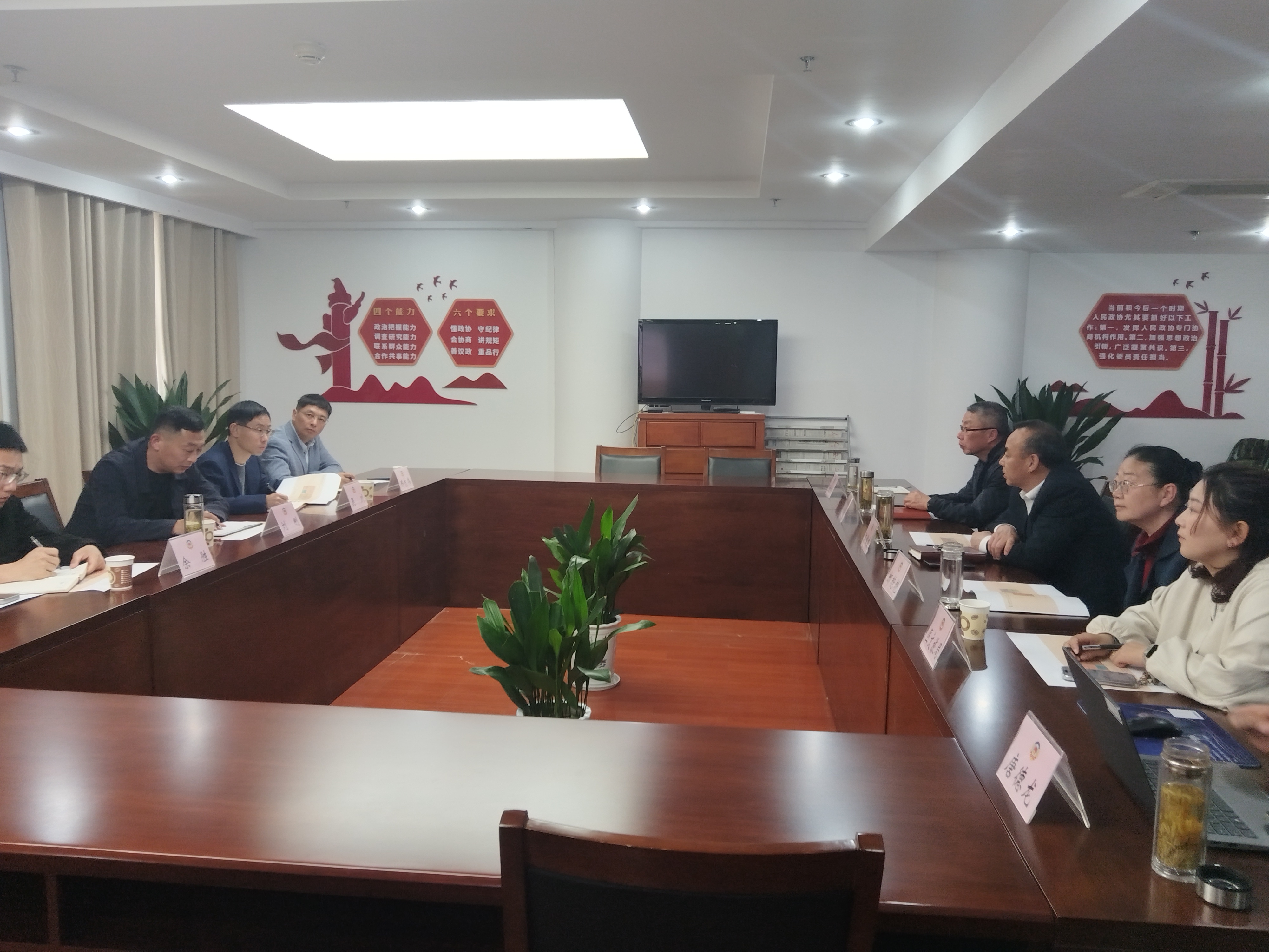 江俊杰会见刘刚一行 .jpg