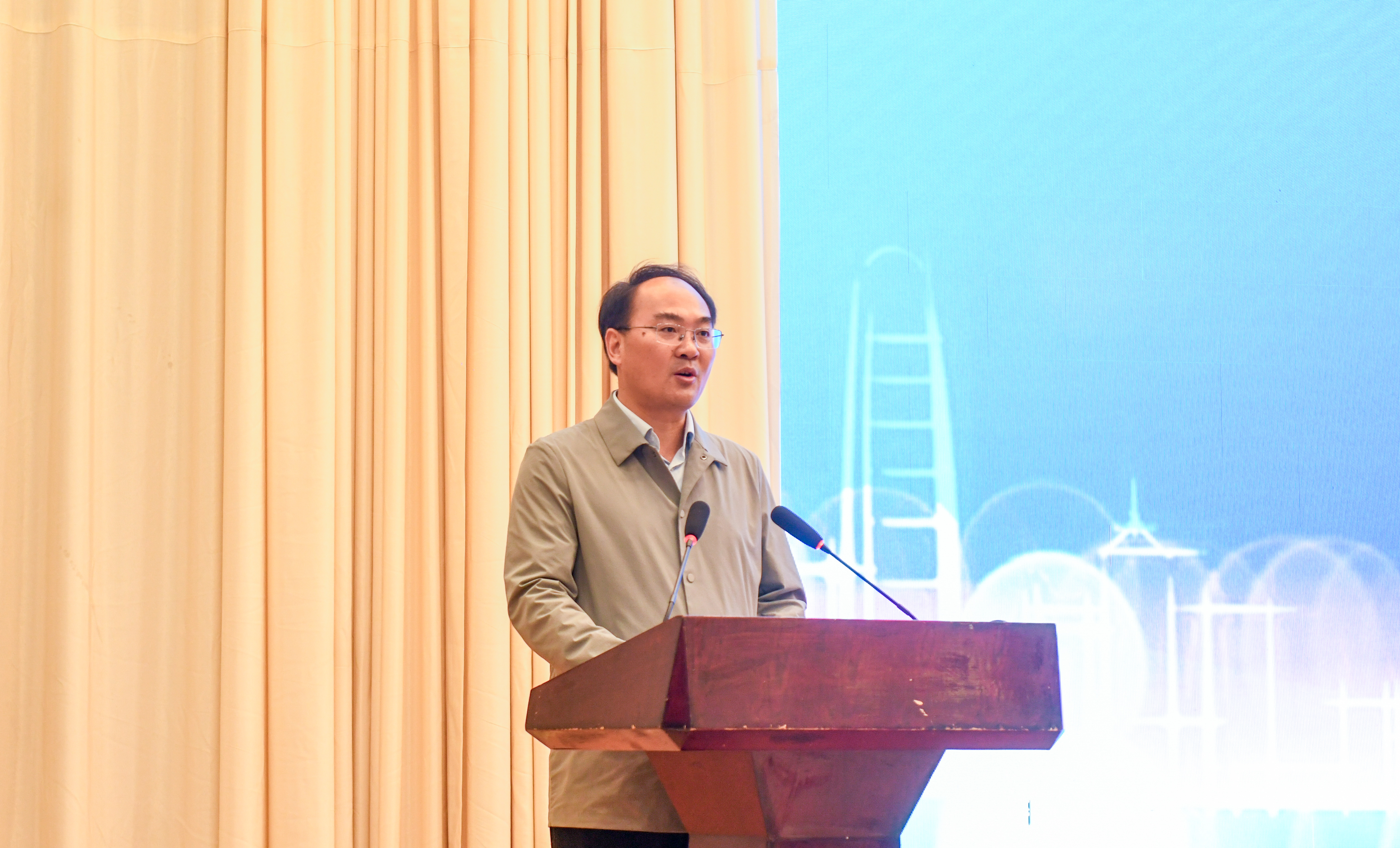 黔西南州委常委、州委统战部部长左尚武（刘朝富 摄）.jpg