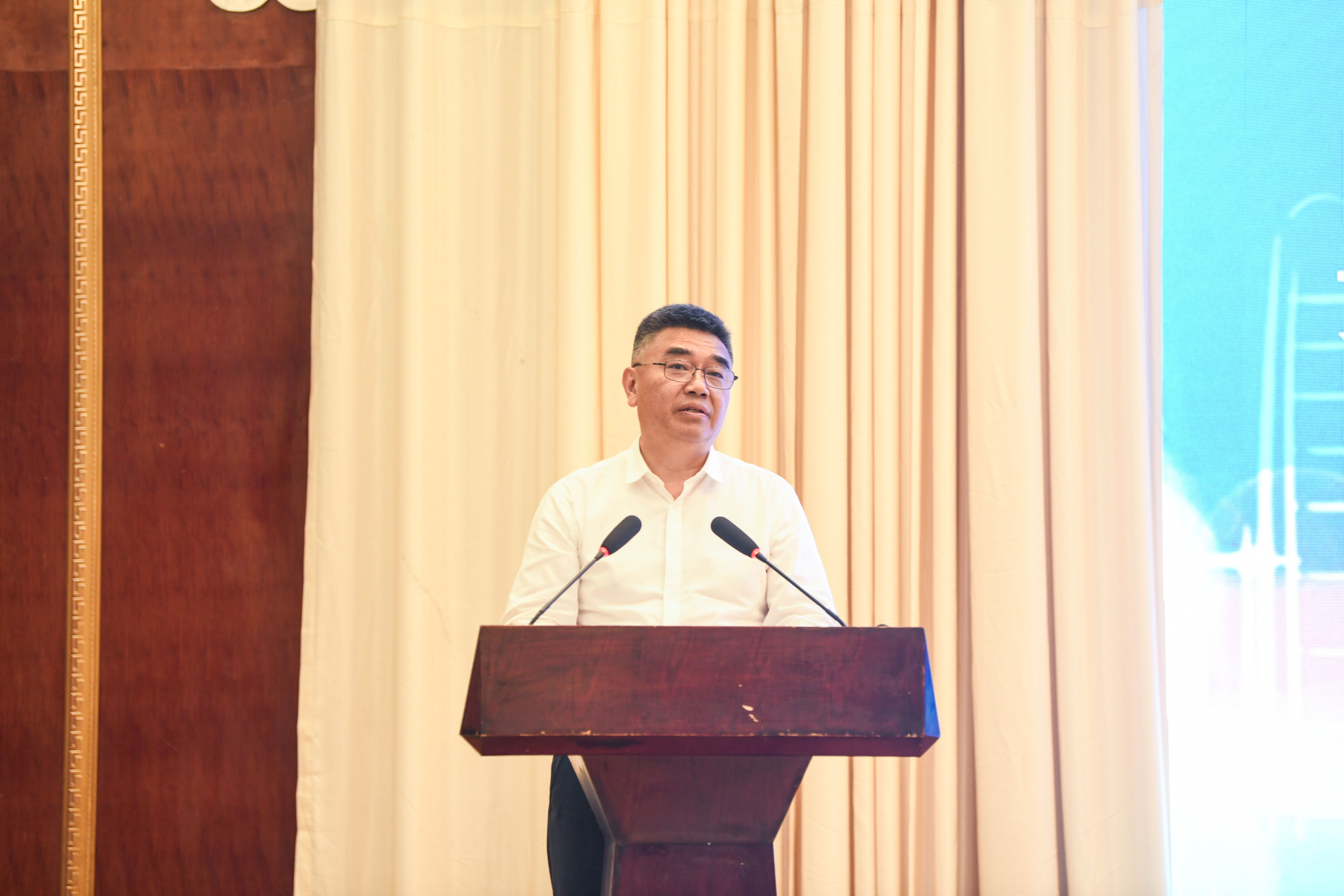 贵州省委宣传部副部长、省精神文明办主任、省新闻出版局（省版权局）局长吴涛（刘朝富 摄）.jpg
