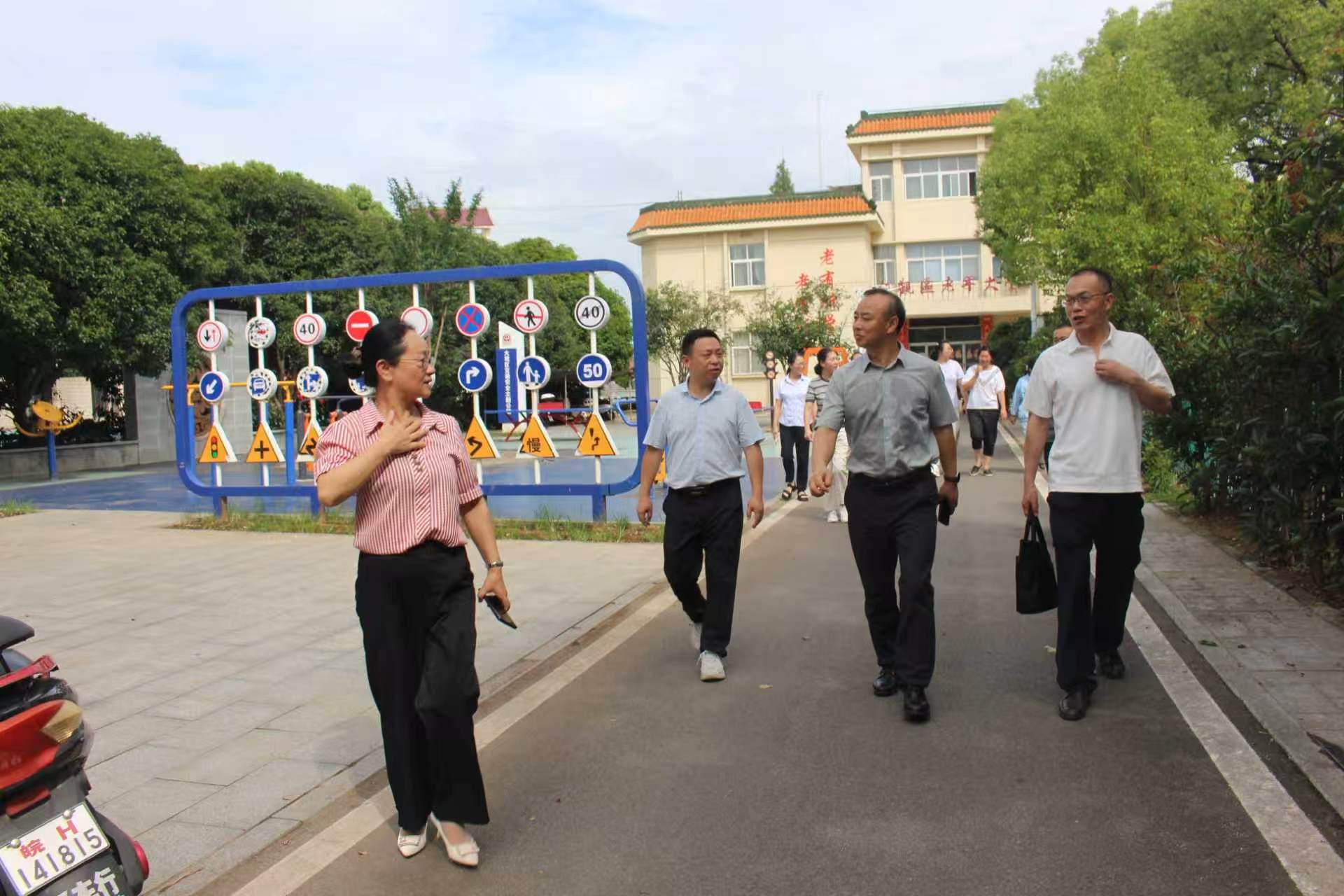 江俊杰深入大湖社区走访调研2.jpg