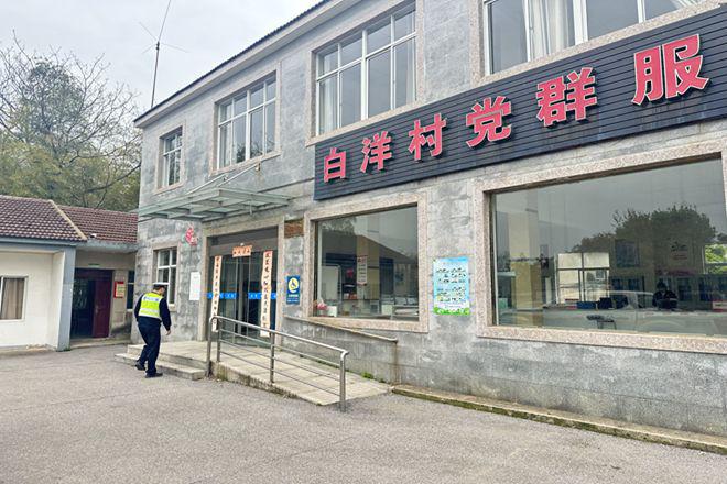 广德交警进农村宣传交通安全知识 (1)