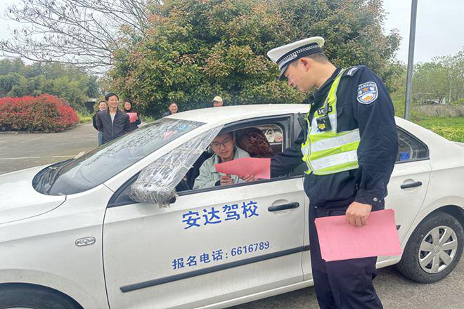 广德交警进驾校开展交通安全宣传活动 (2)