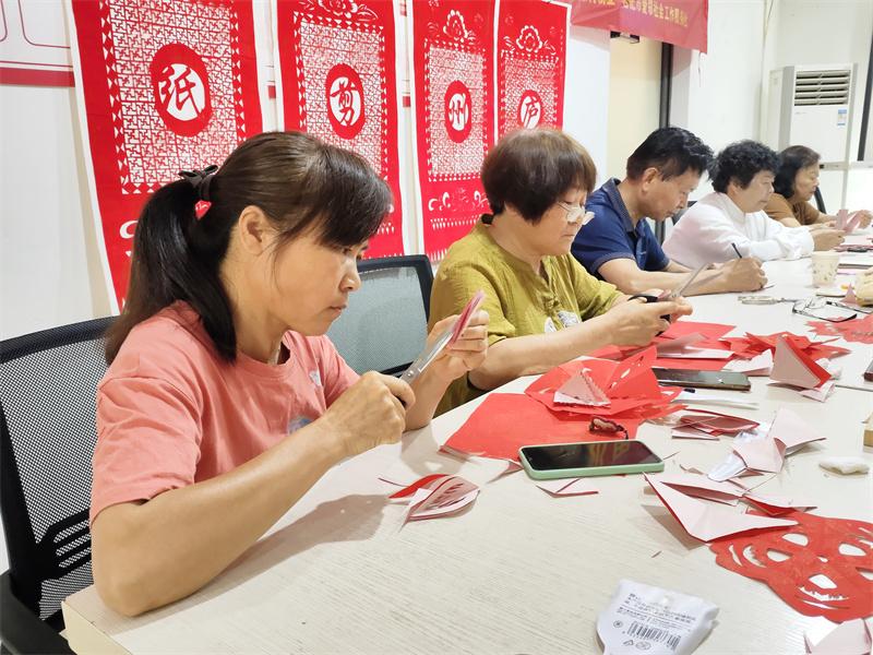 剪纸悦生活 共享邻里情 (2)