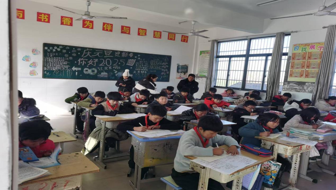 C:\Users\Administrator\Desktop\工作图片\2025年1月份工作图片\所\关爱留守儿童把爱带回家.jpg