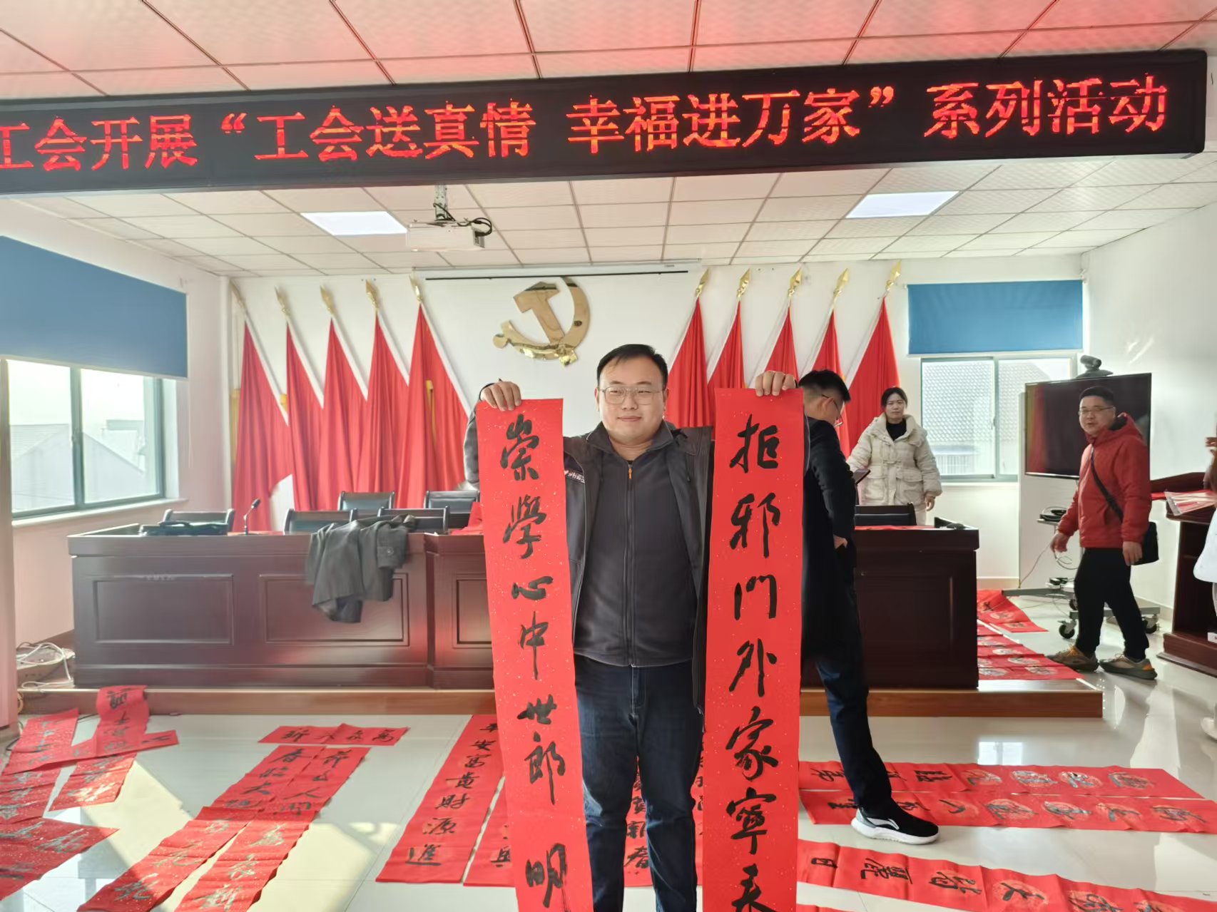 C:\Users\Administrator\Desktop\反邪教宣传照片\反邪教宣传照片\0d54a844f664617e576d0b2cabc254a.jpg