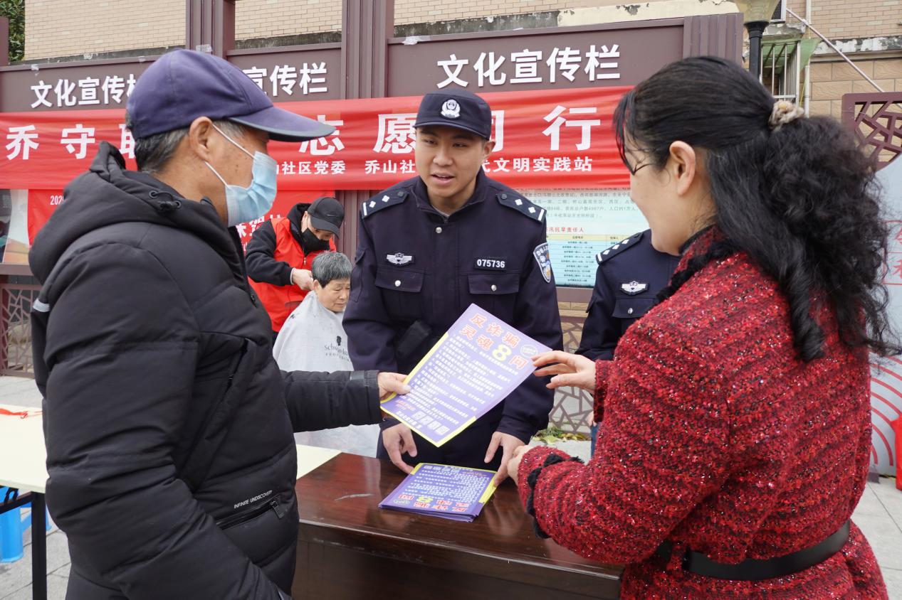 投稿：警民联心 志愿同行（胡智慧摄）  (2)