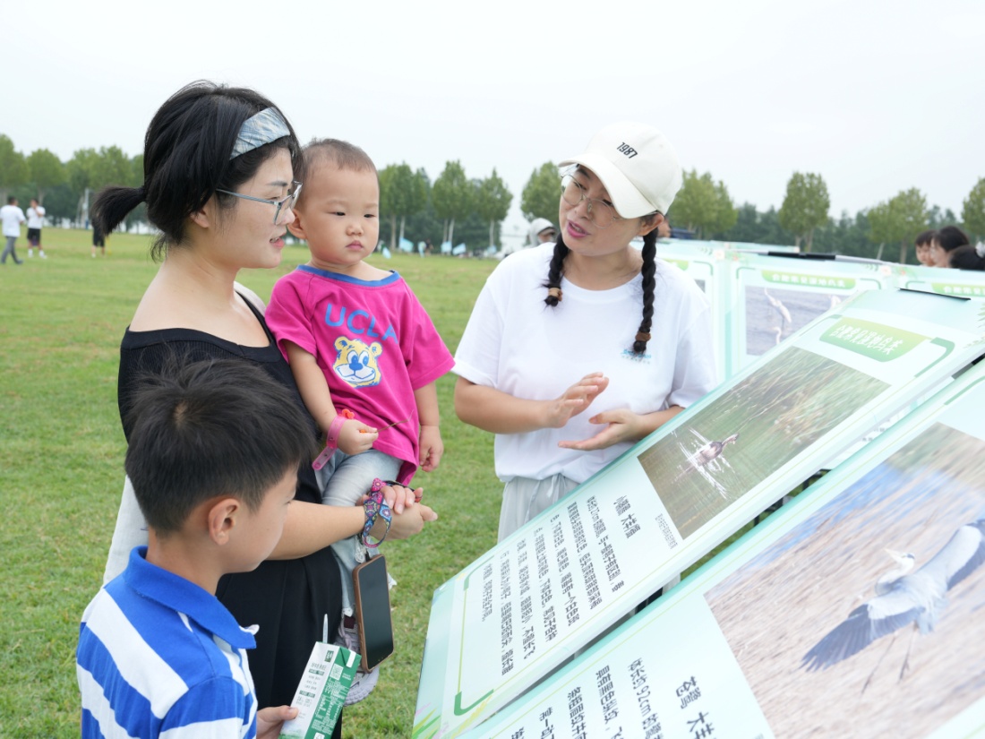 https://res.cenews.com.cn/data3/1/images/2025/0910/17574720111811430_2500x1875.jpg