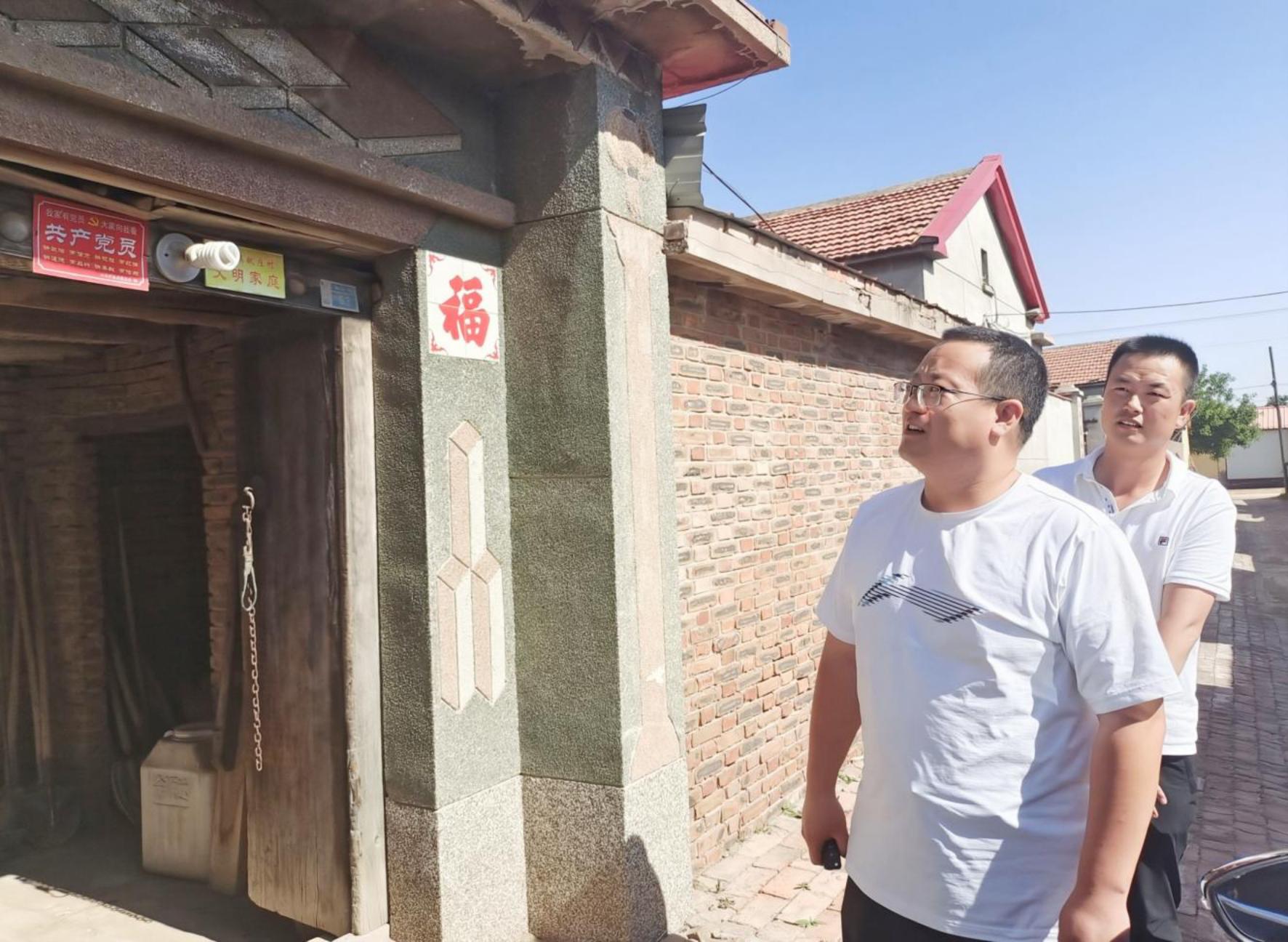 刚到刘竹林烈士后人家门口