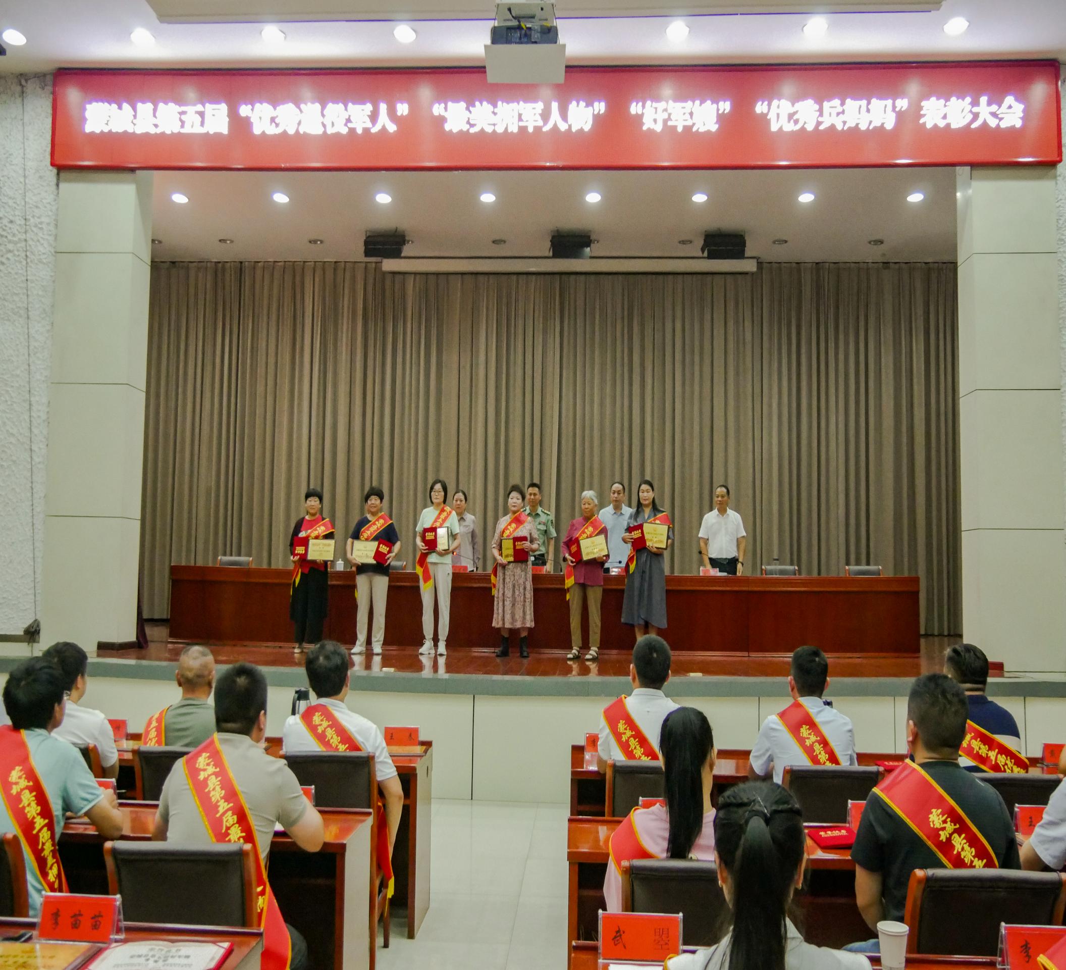 f98c56ffaad50d4c5f87003e71de23e