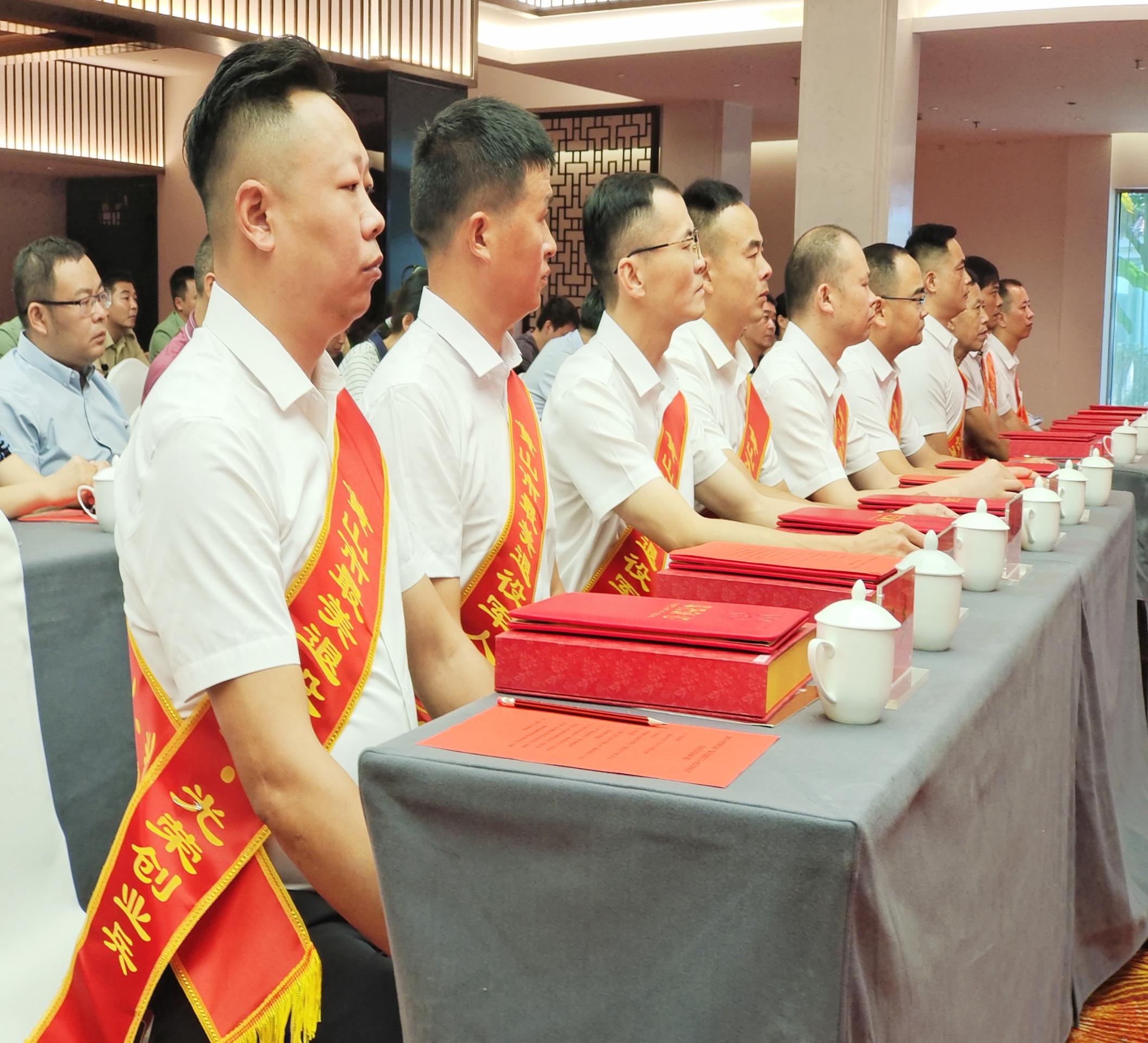 b99ce772e9294691ee987ea704fa08b