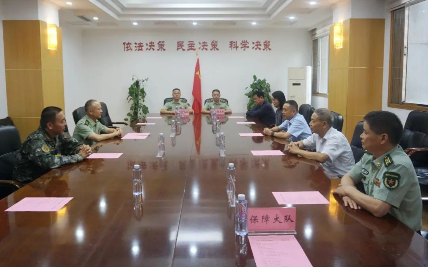 在武警安徽省总队走访慰问。.jpg