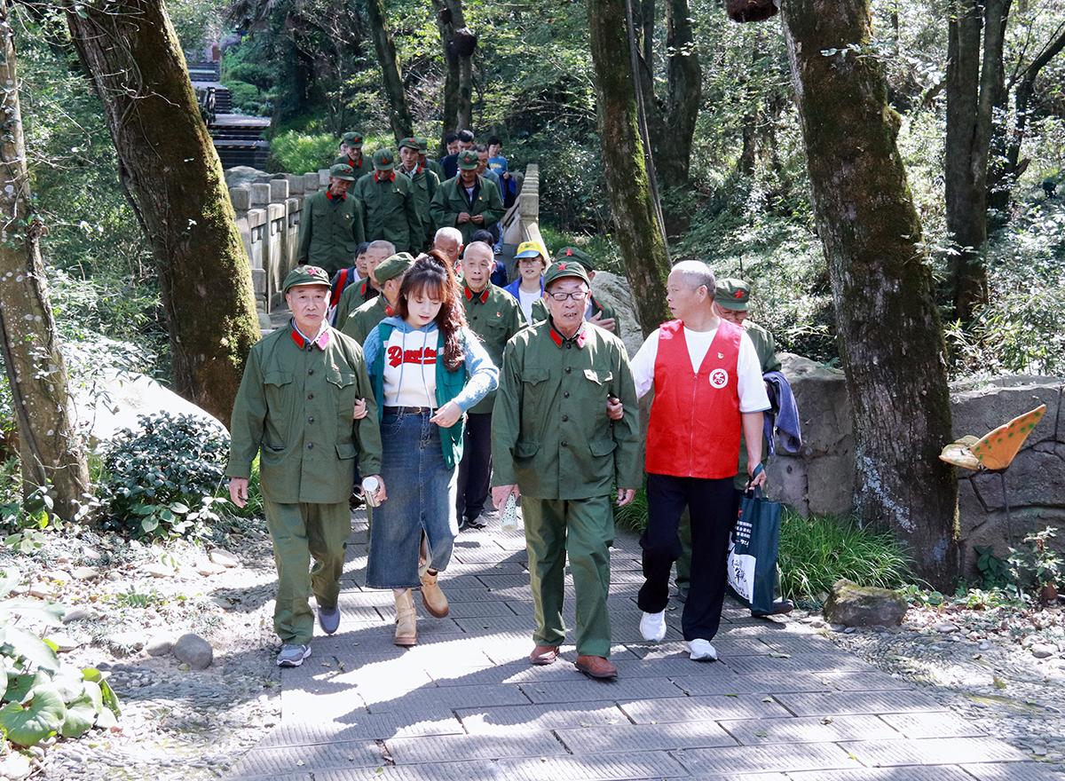 C:\Users\Administrator\Desktop\新建文件夹 (2)\新建文件夹\IMG_7779.JPG