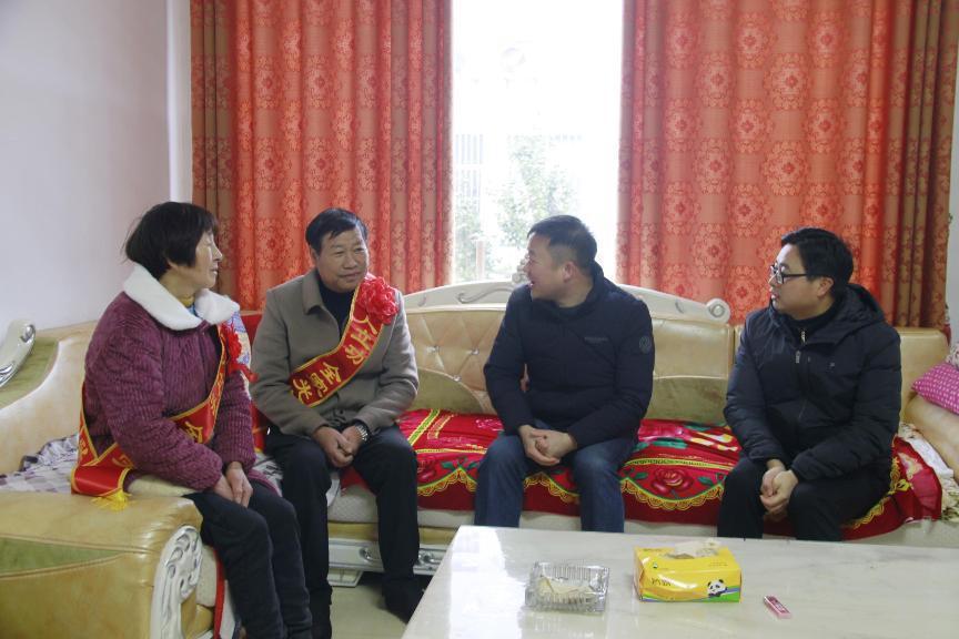 8、与苏晓家属交流