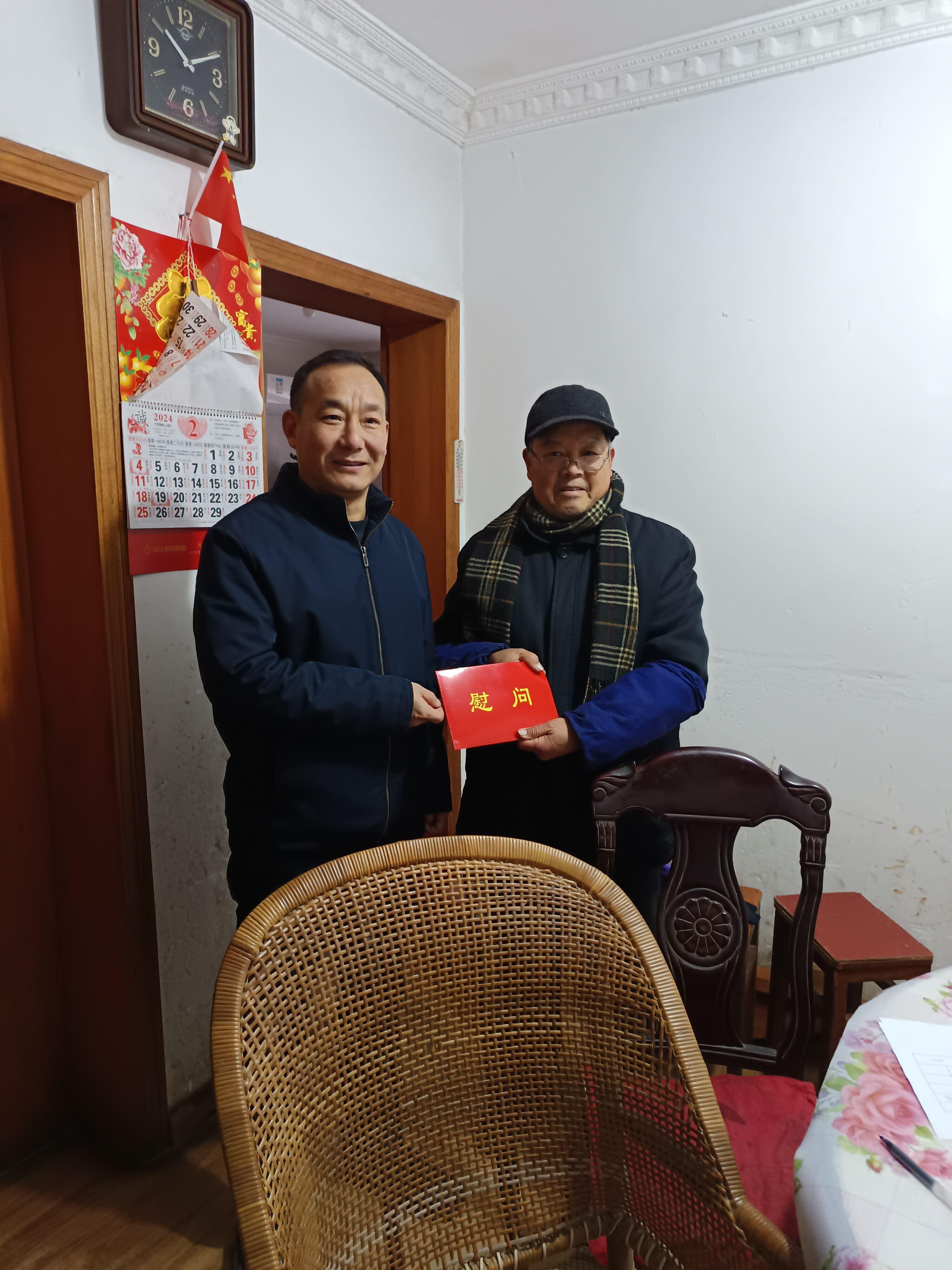 狮子山社区为困难退役军人送慰问金