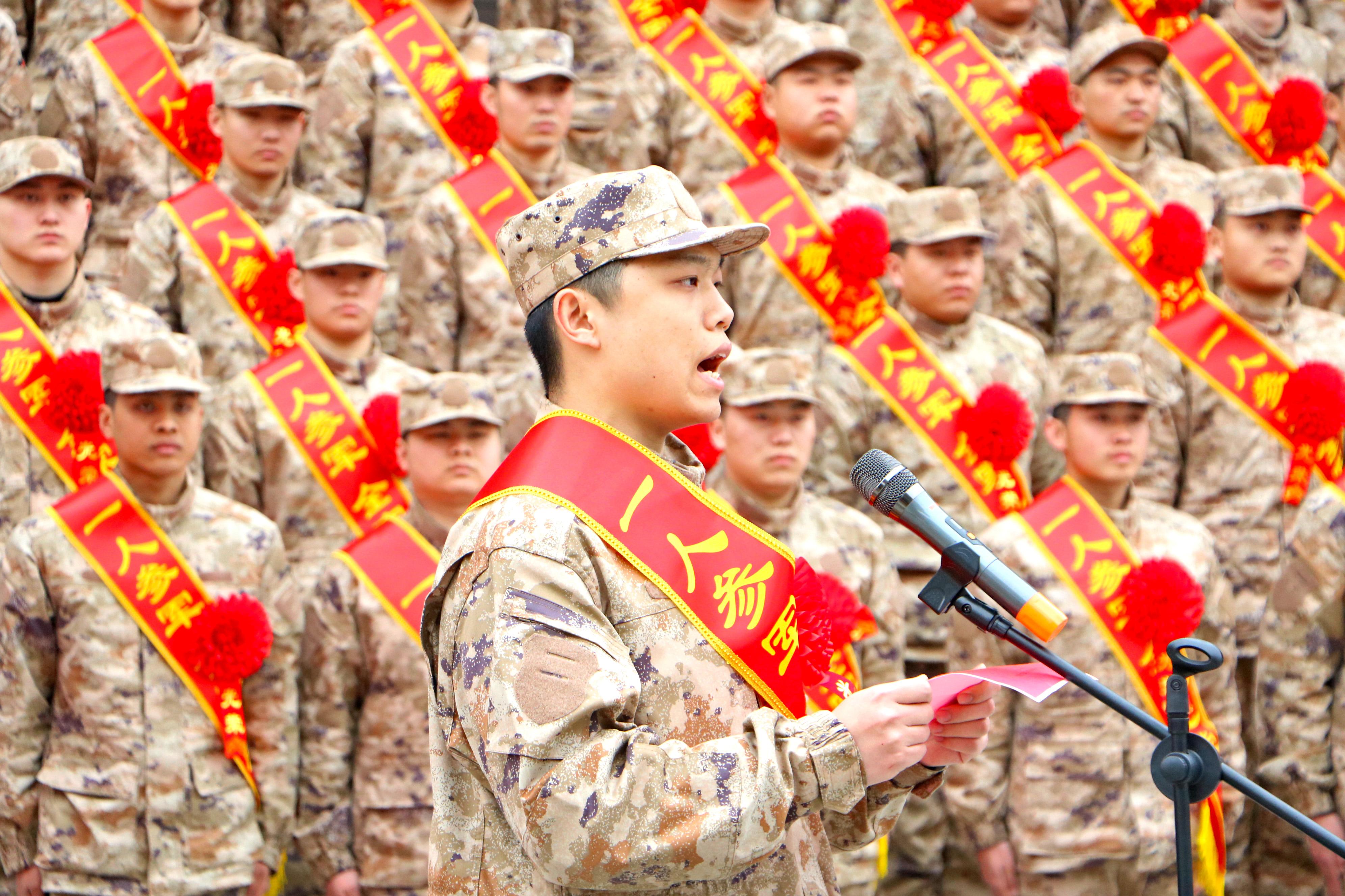新兵代表王智超发言