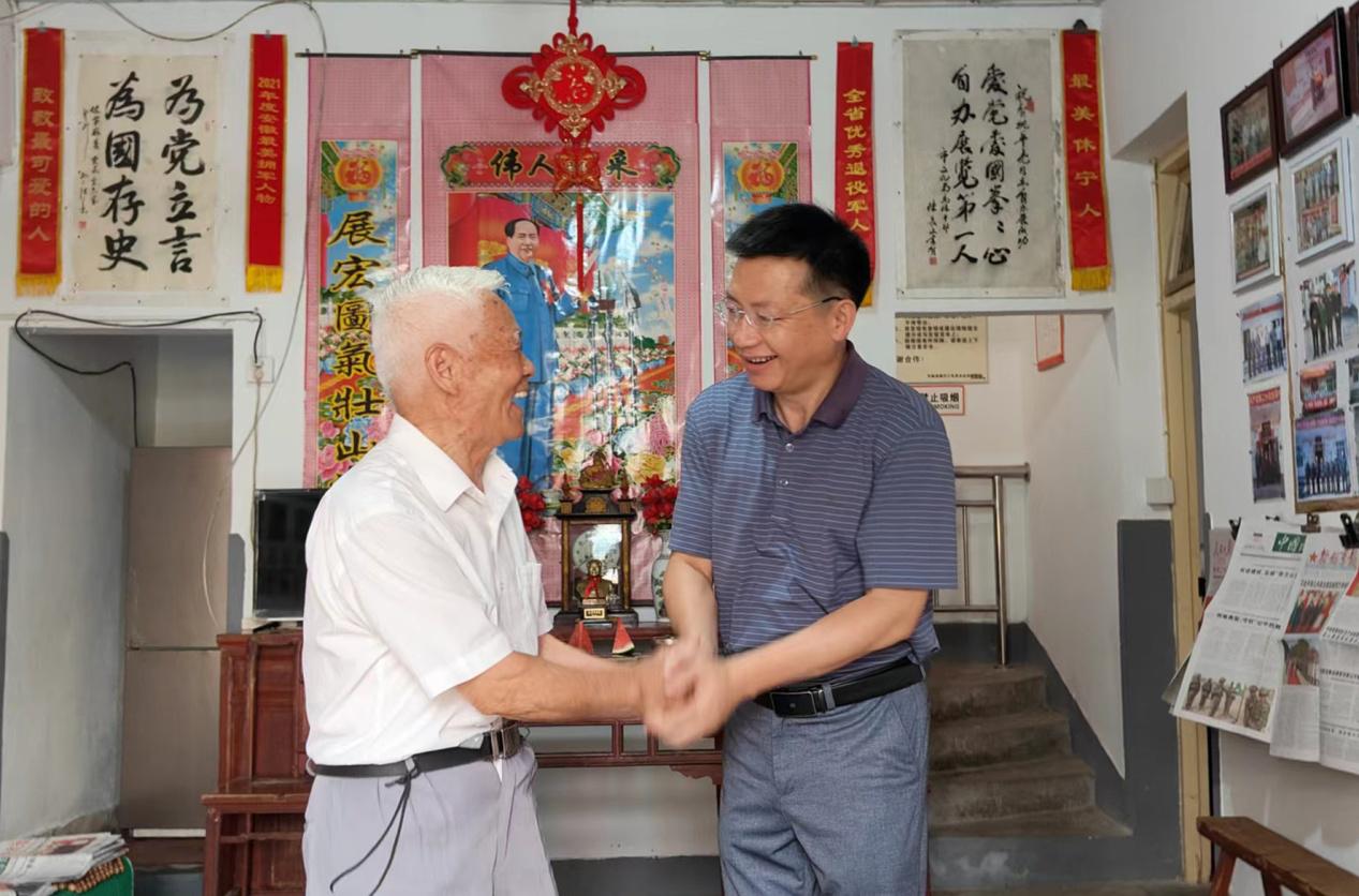 H:\2024年度照片\20240722汪局走访姚老张志健和立功受奖家庭（汪局）\微信图片_20240723101555555.jpg