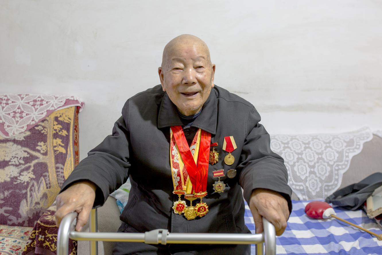 01,谢   芹  102岁，参加过抗日战争和解放战争，2022年11月拍摄于安徽省黄山市屯溪区