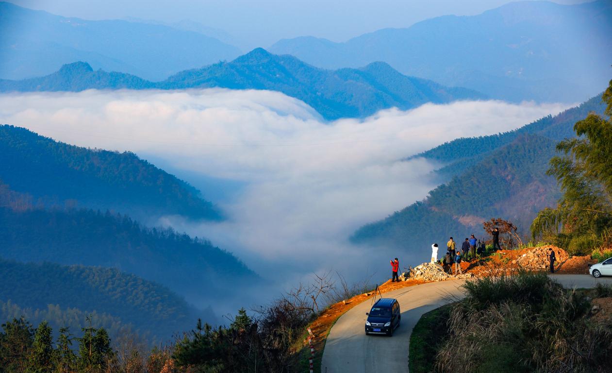 白云深处有美景--孙仲摄影