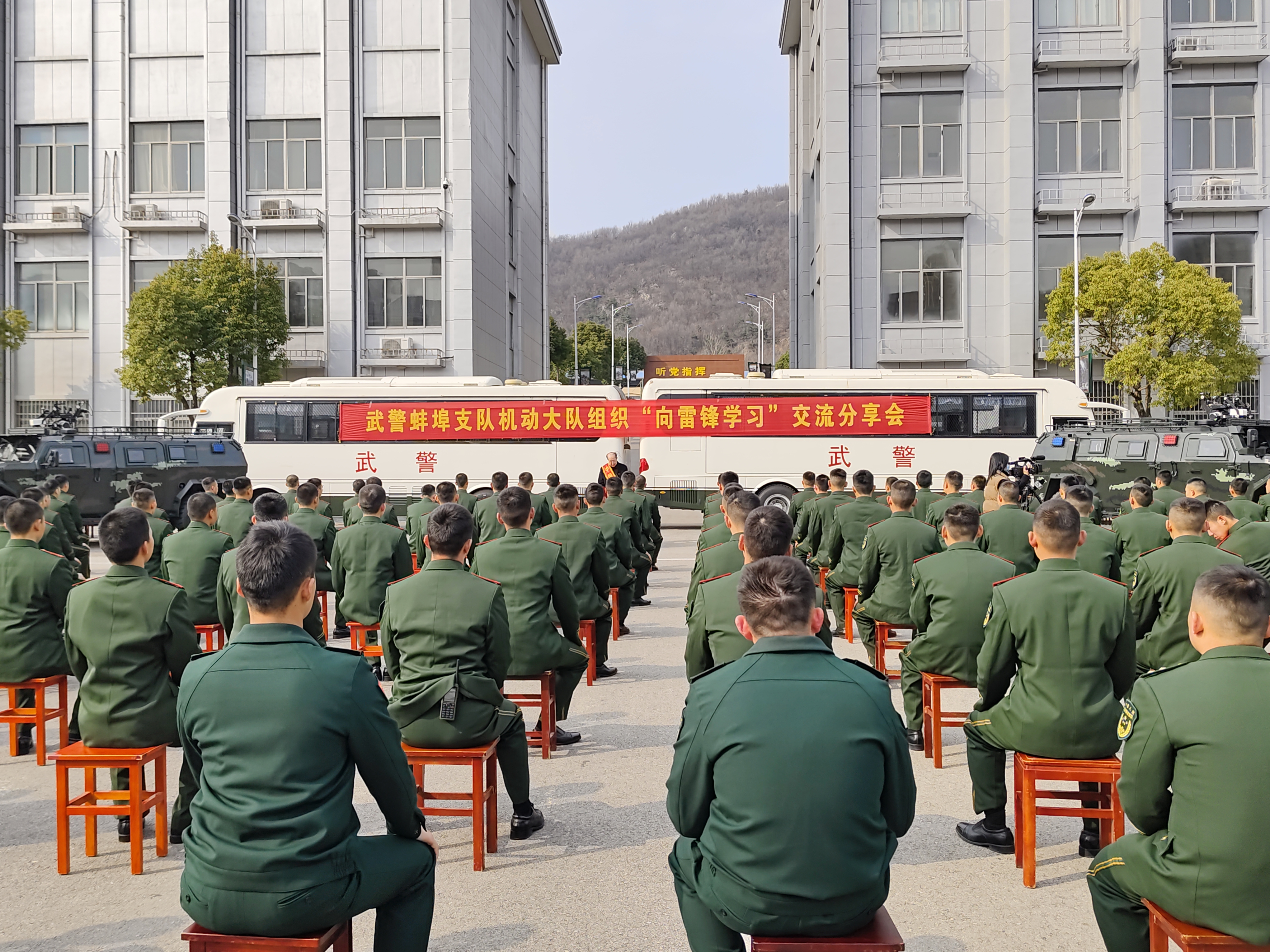 高绪贵到武警支队宣讲