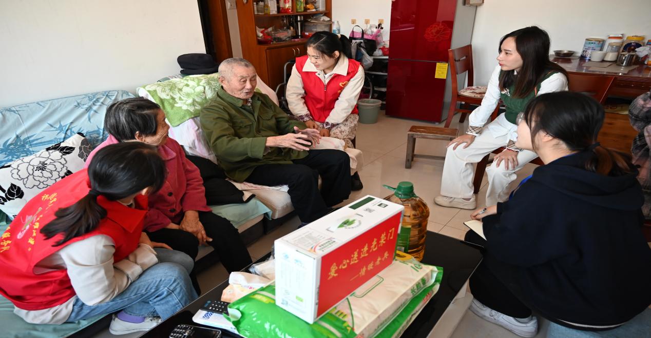 慰问抗美援朝老兵