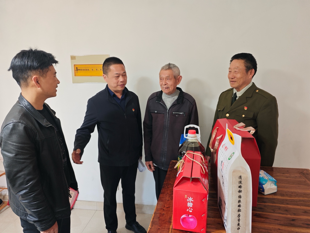 清明慰问（肖吕福）