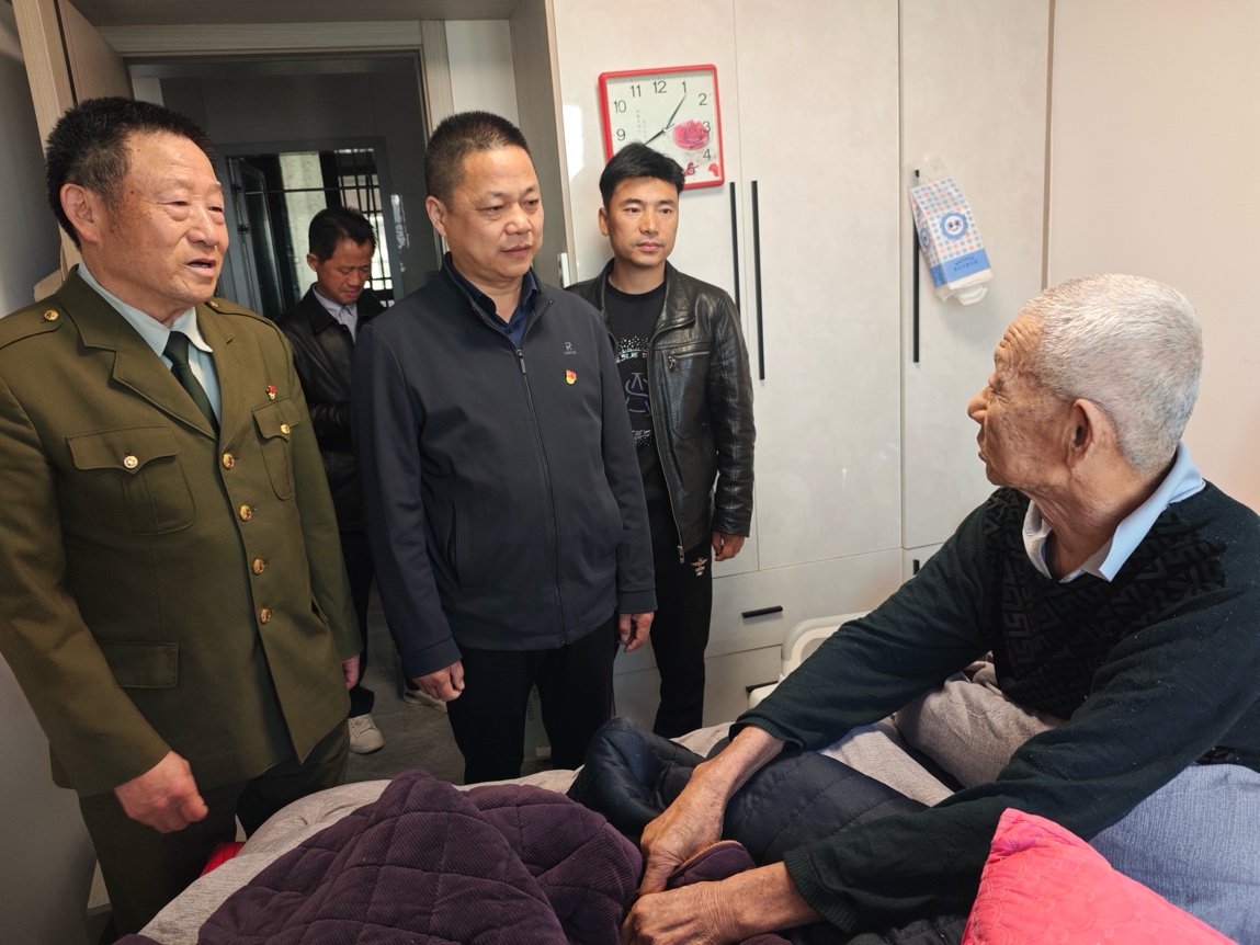 清明慰问（翟其有）