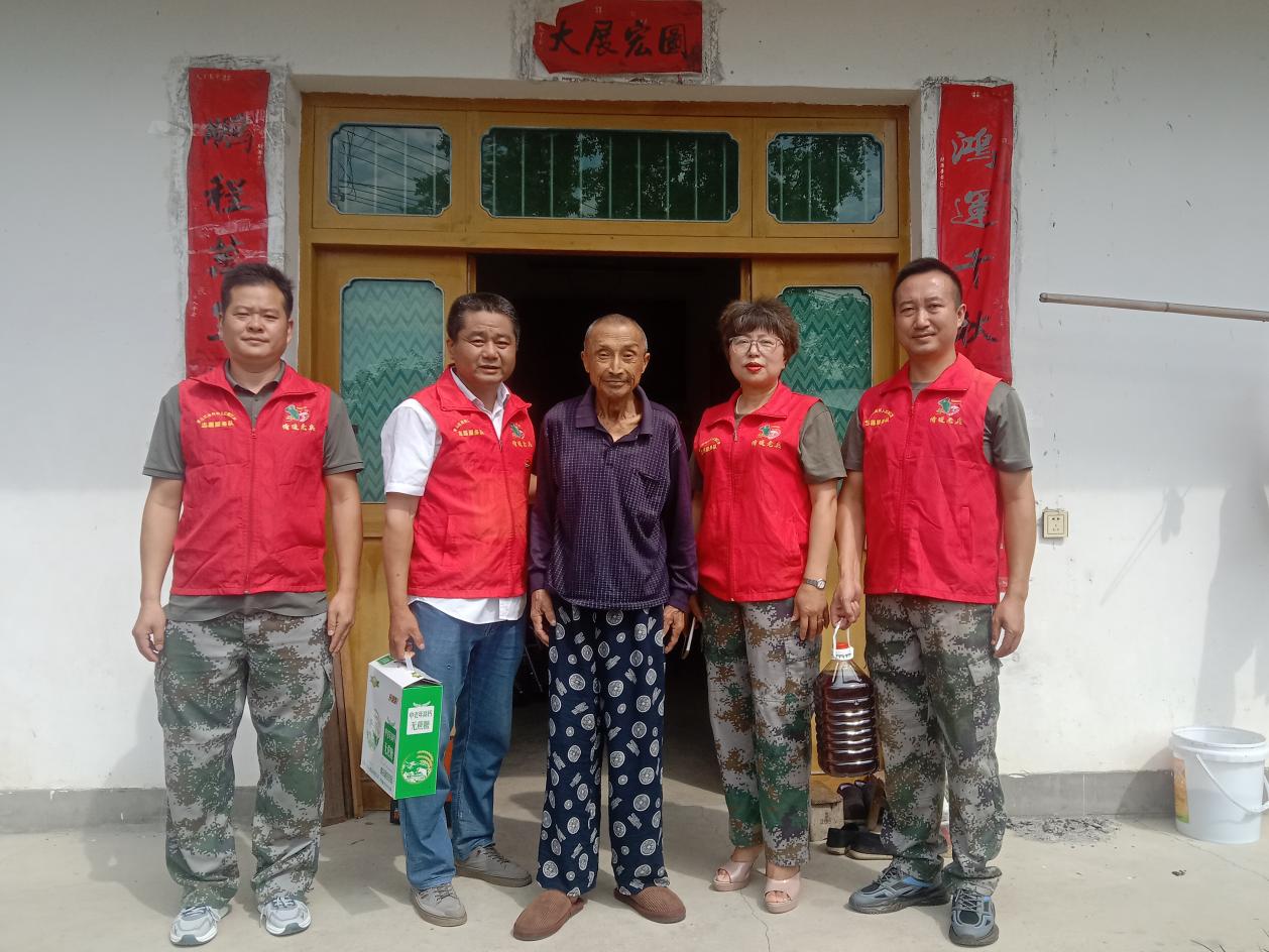 黄山区：喜迎七一送关怀 砥砺奋进践初心 (2)