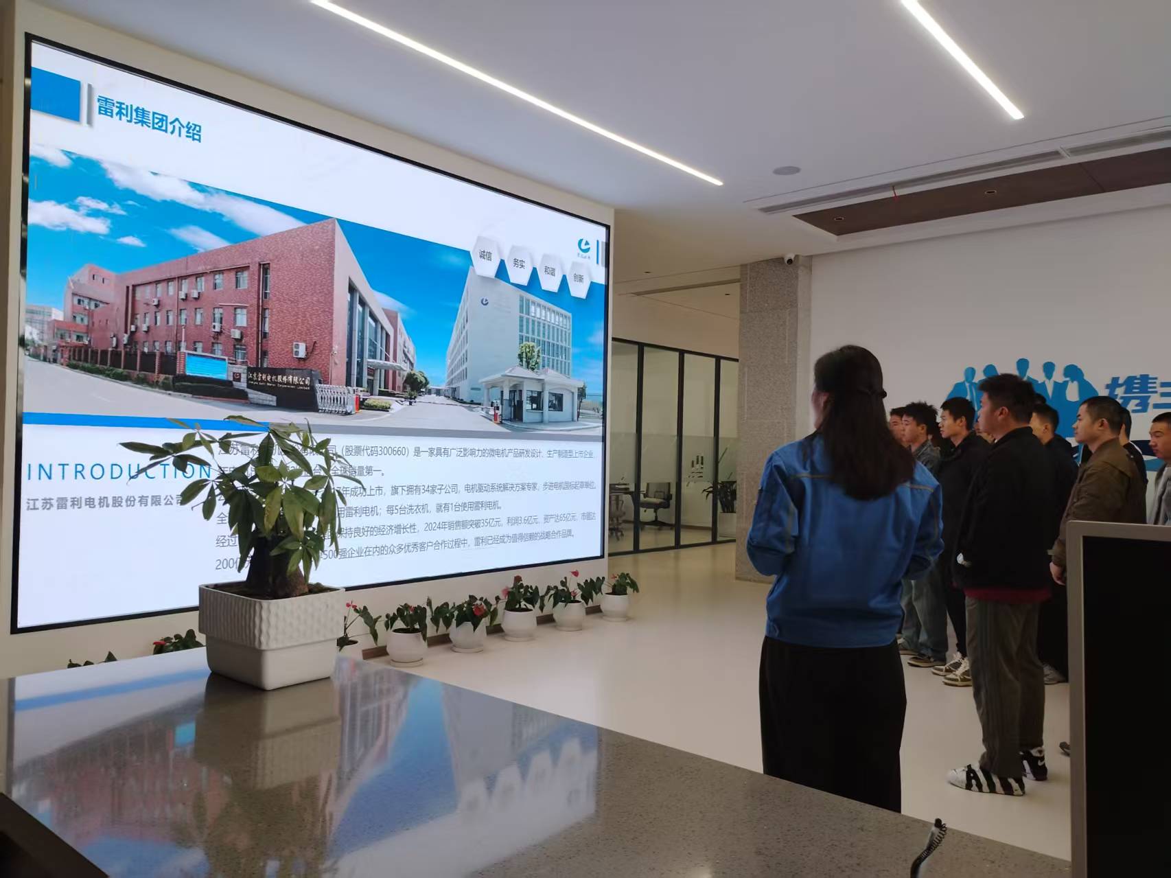 19b99f25316adeb129810fc2c7db93b2