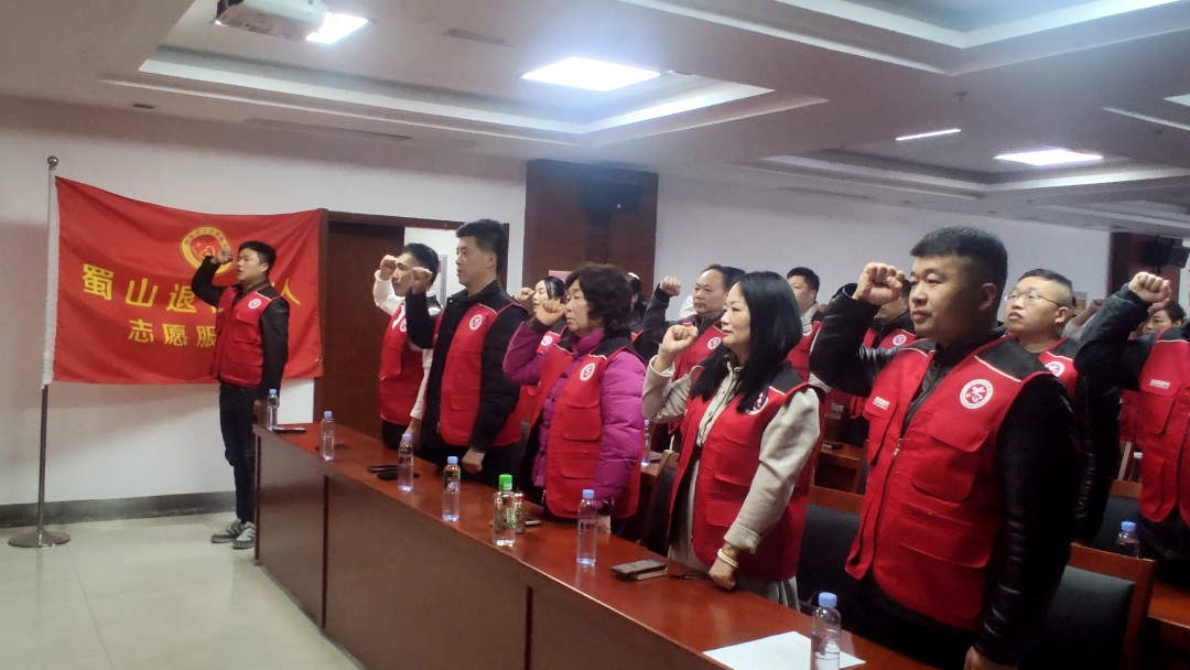 一群人站在室内

AI 生成的内容可能不正确。