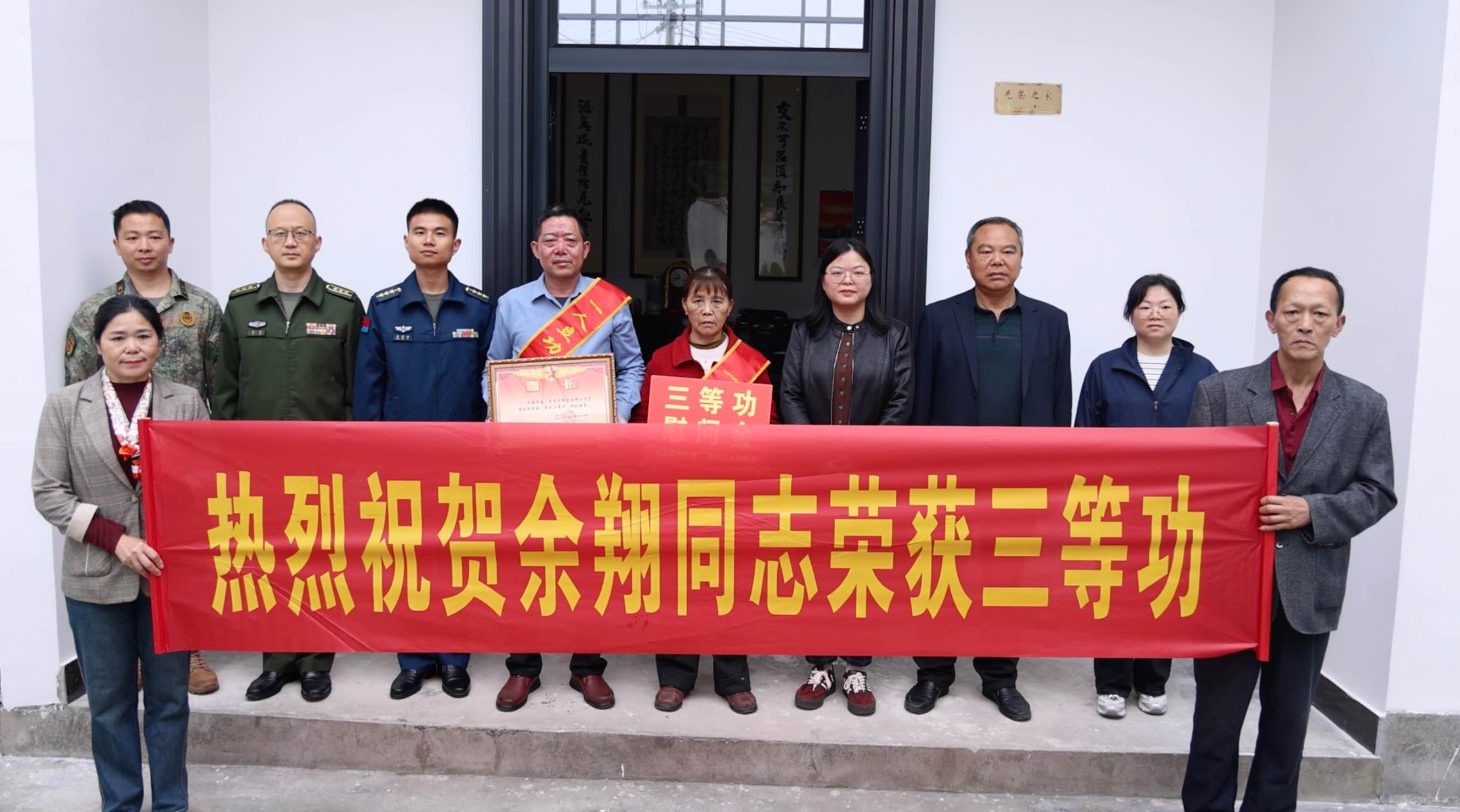 40918d8e2052a707d91d38370cc6f44f