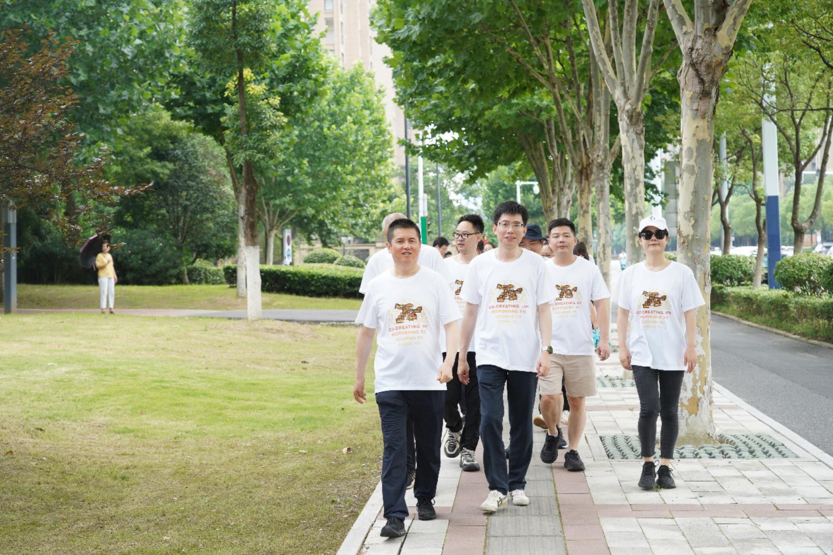 D:\Share\01  QTTde品宣工作\05  企业文化\20230626  78\健步行材料\0704健步行照片\DSC07356.JPG