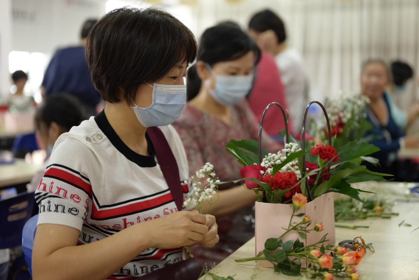 D:\四季客户活动\2021年\第十五届客户节\中支\线下活动\8.14阜阳保费亲子插花（无满意度调查问卷）\照片\DSC_6572.JPG