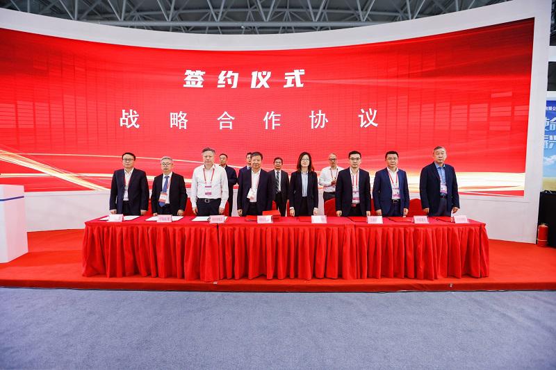 工行合肥分行参加2023年中国安徽名优农产品暨农业产业化交易会签约仪式照片