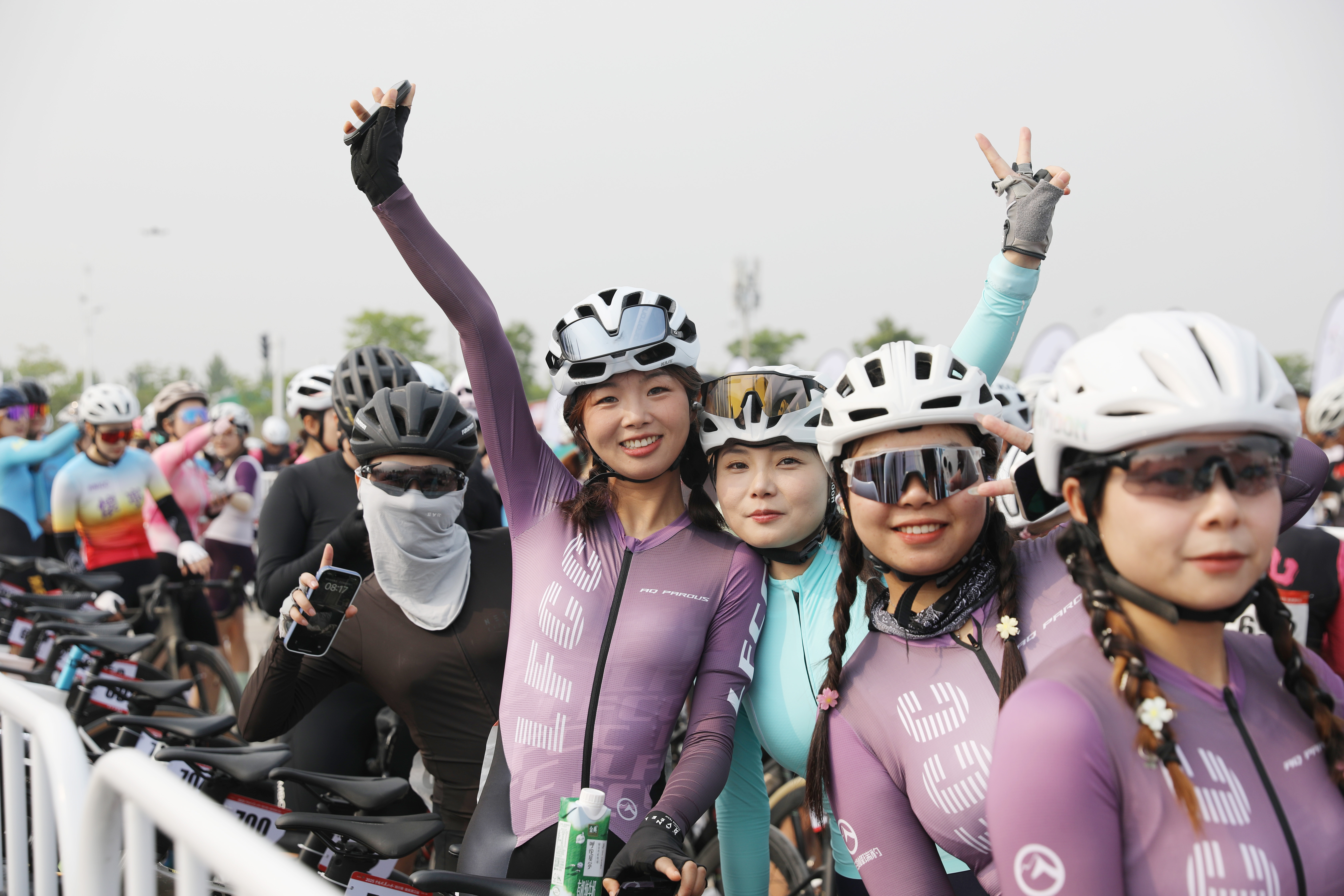 160辆车硬核护航 运满满首度牵手青岛马拉松