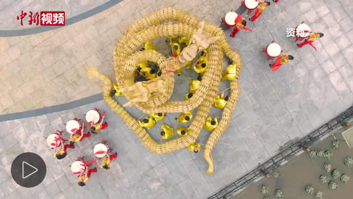 新春见闻）守艺人与少年共舞草龙 舞活沐川春节记忆(图1)