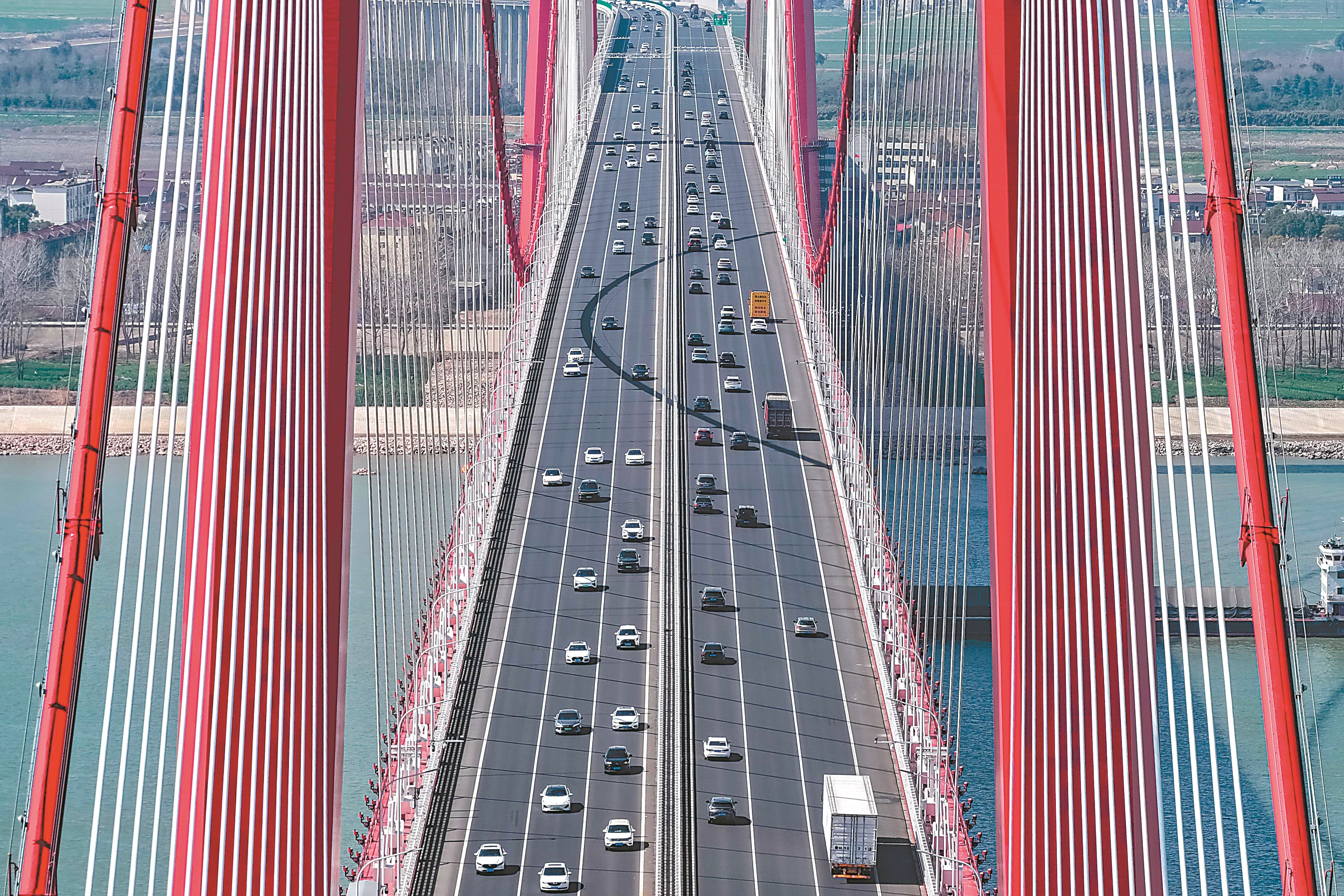 安徽交通运输系统以科技赋能、热情服务应对春节假期流量“大考”——通行有速度服务有温度(图1)